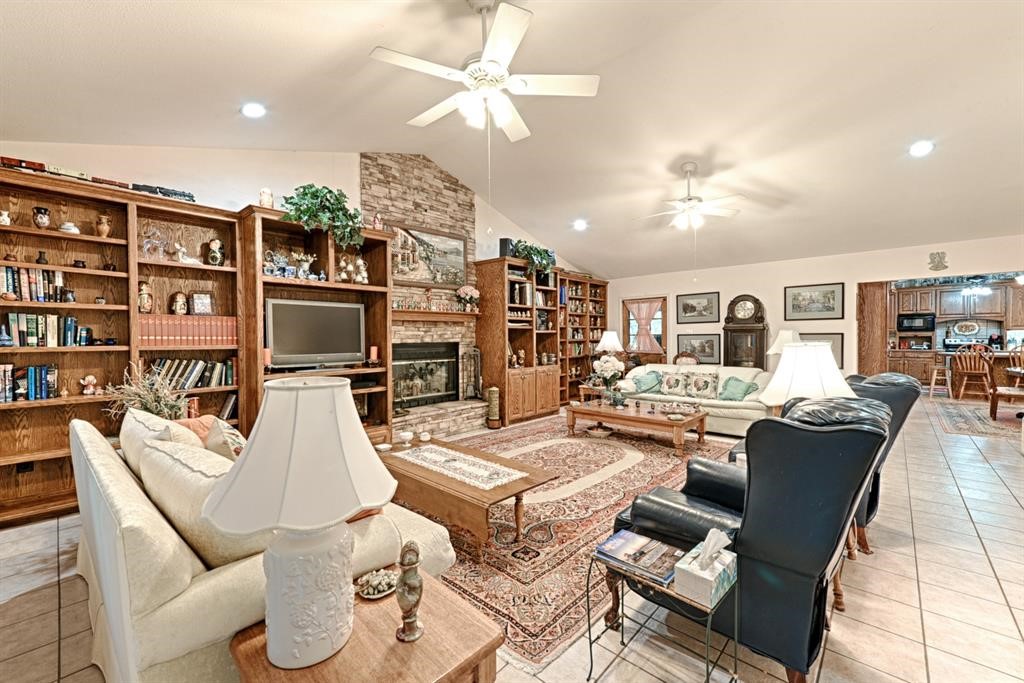 105 Santee Drive Lake Kiowa TX 76240