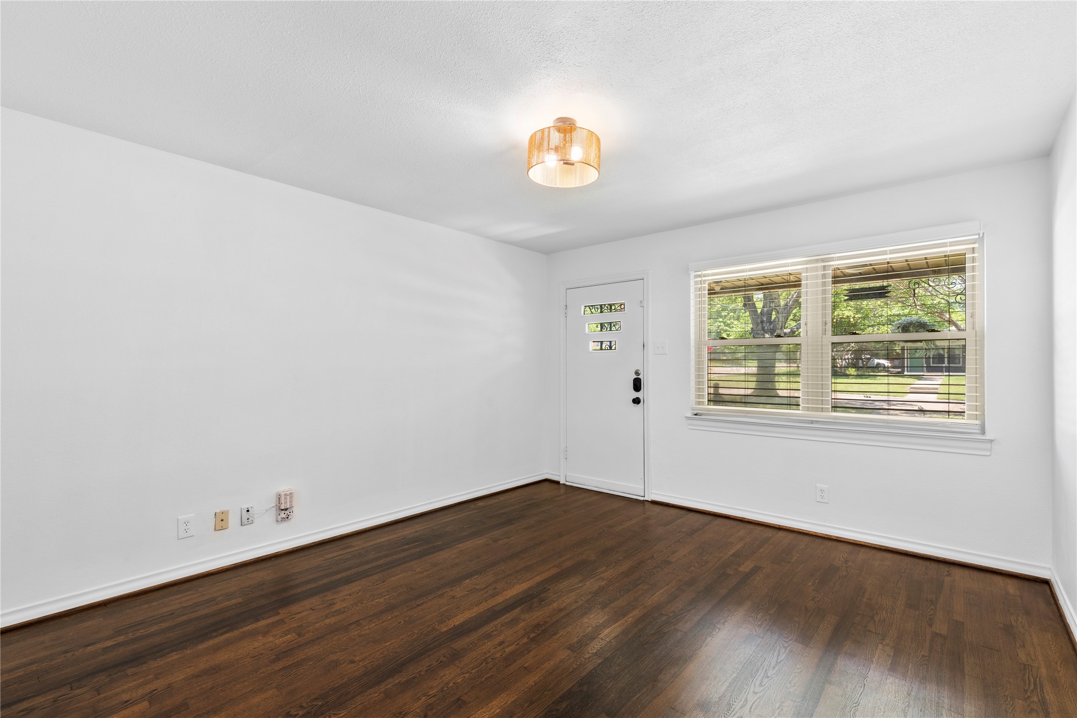 1804 Mariposa Drive Dallas TX 75228