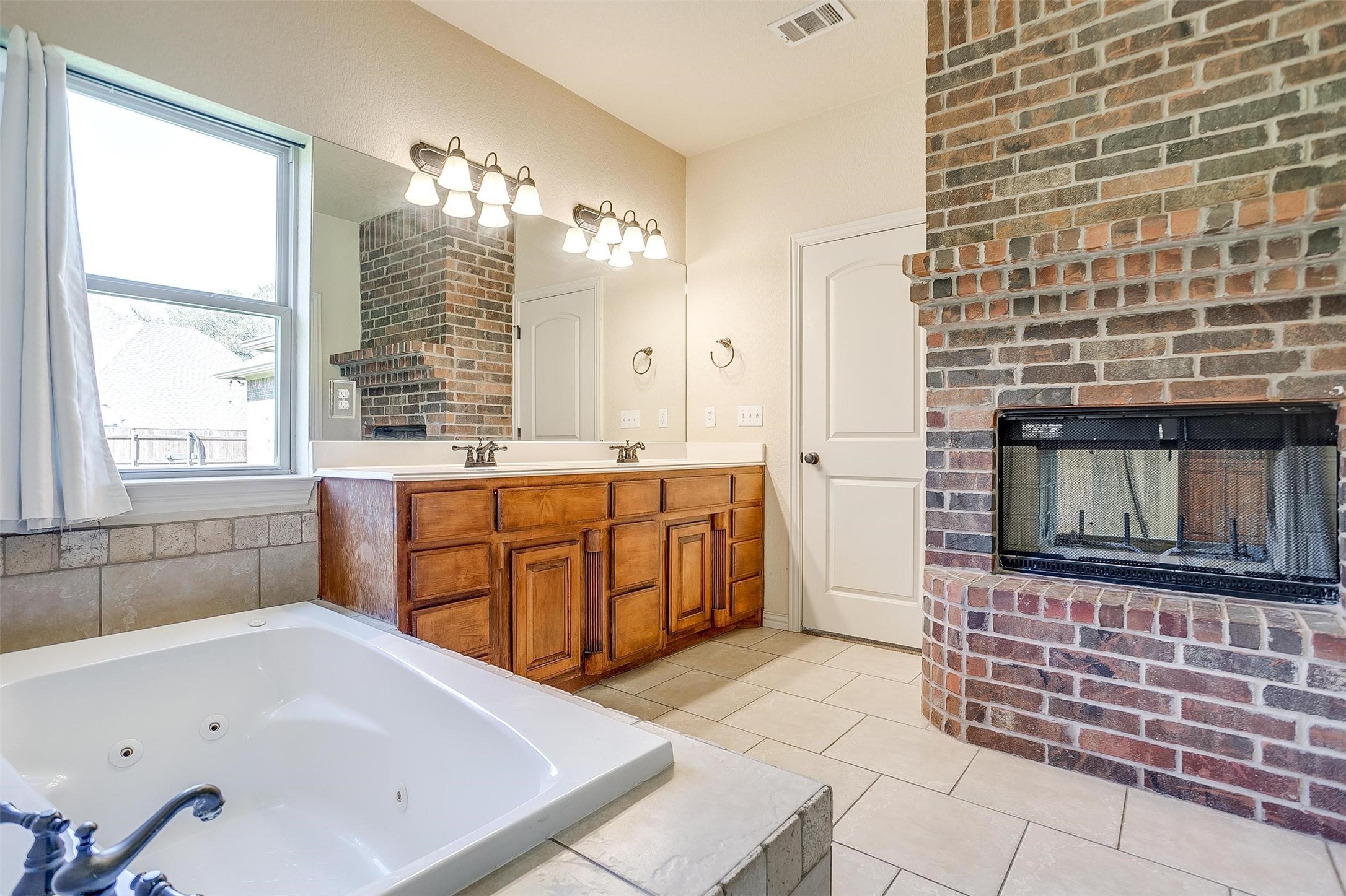 8027 Ravenswood Road Granbury TX 76049