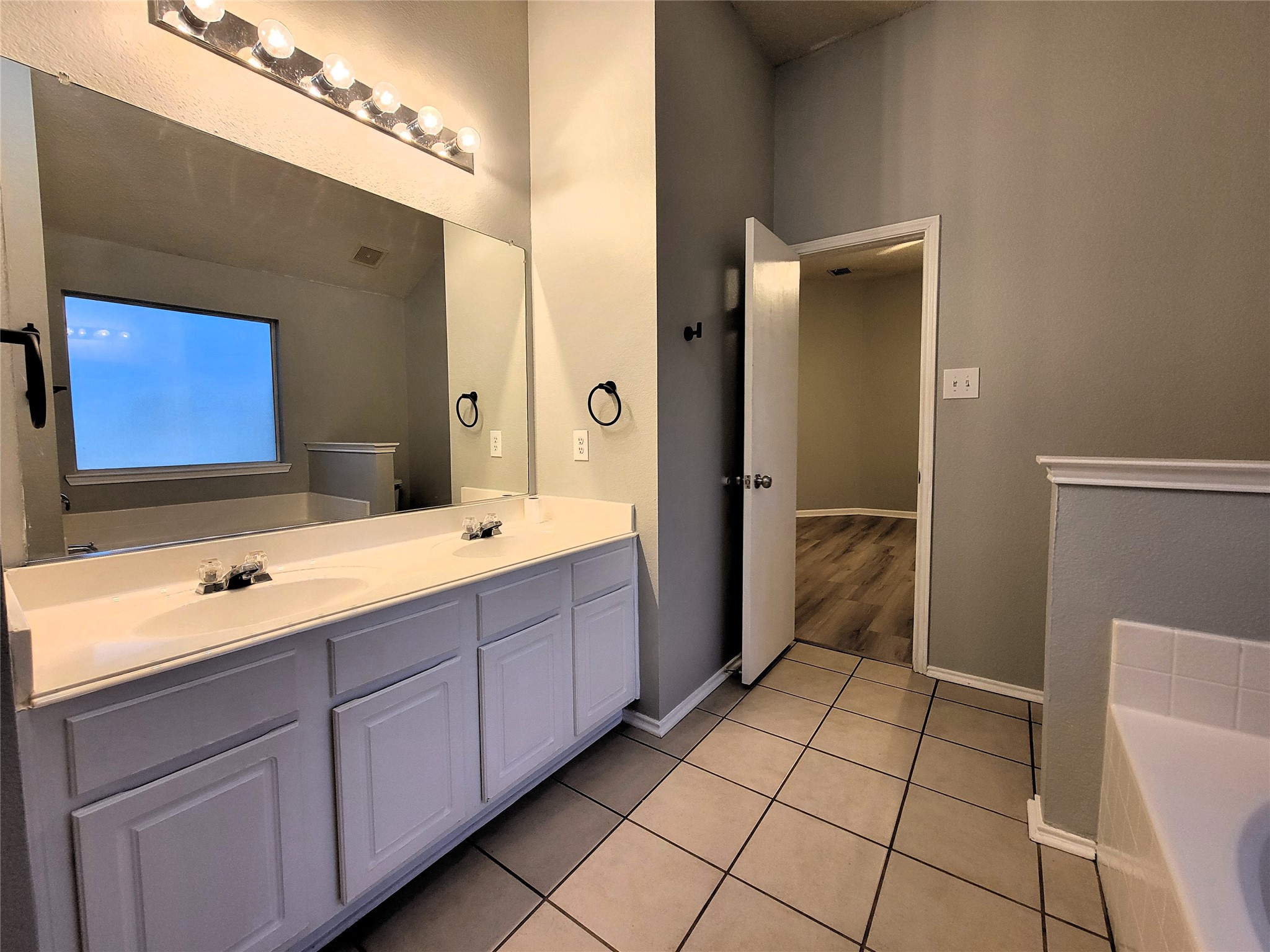 829 Beaver Creek Drive Burleson TX 76028