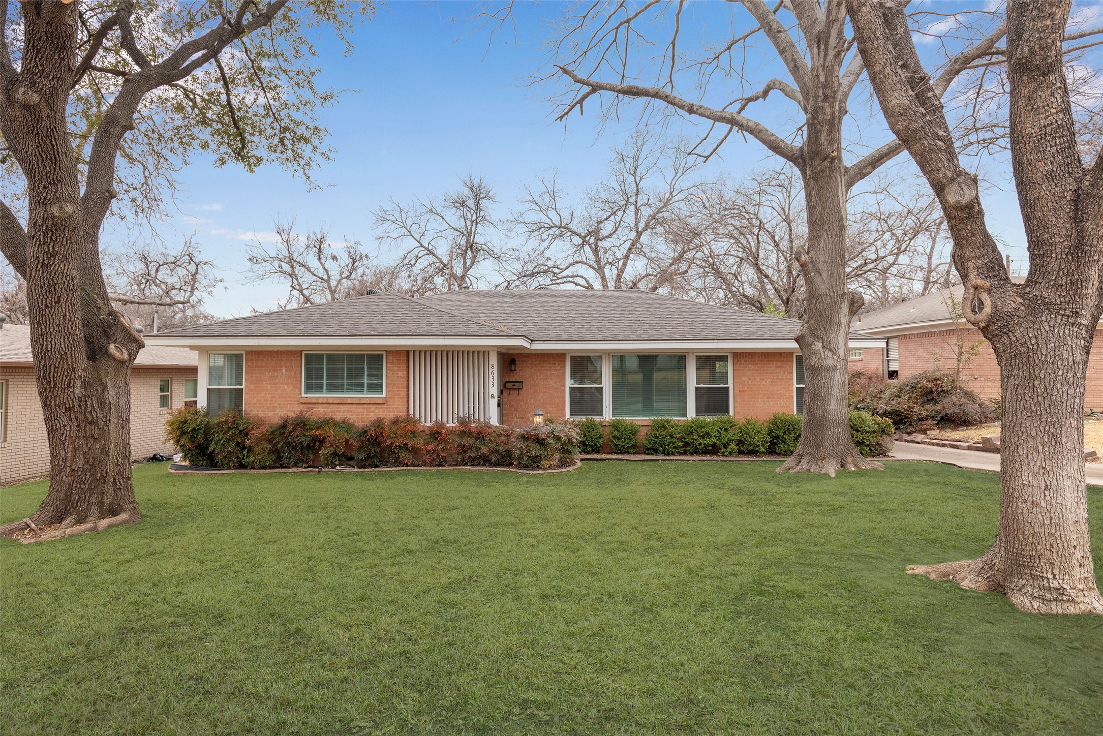 8633 Westglen Dallas TX 75228