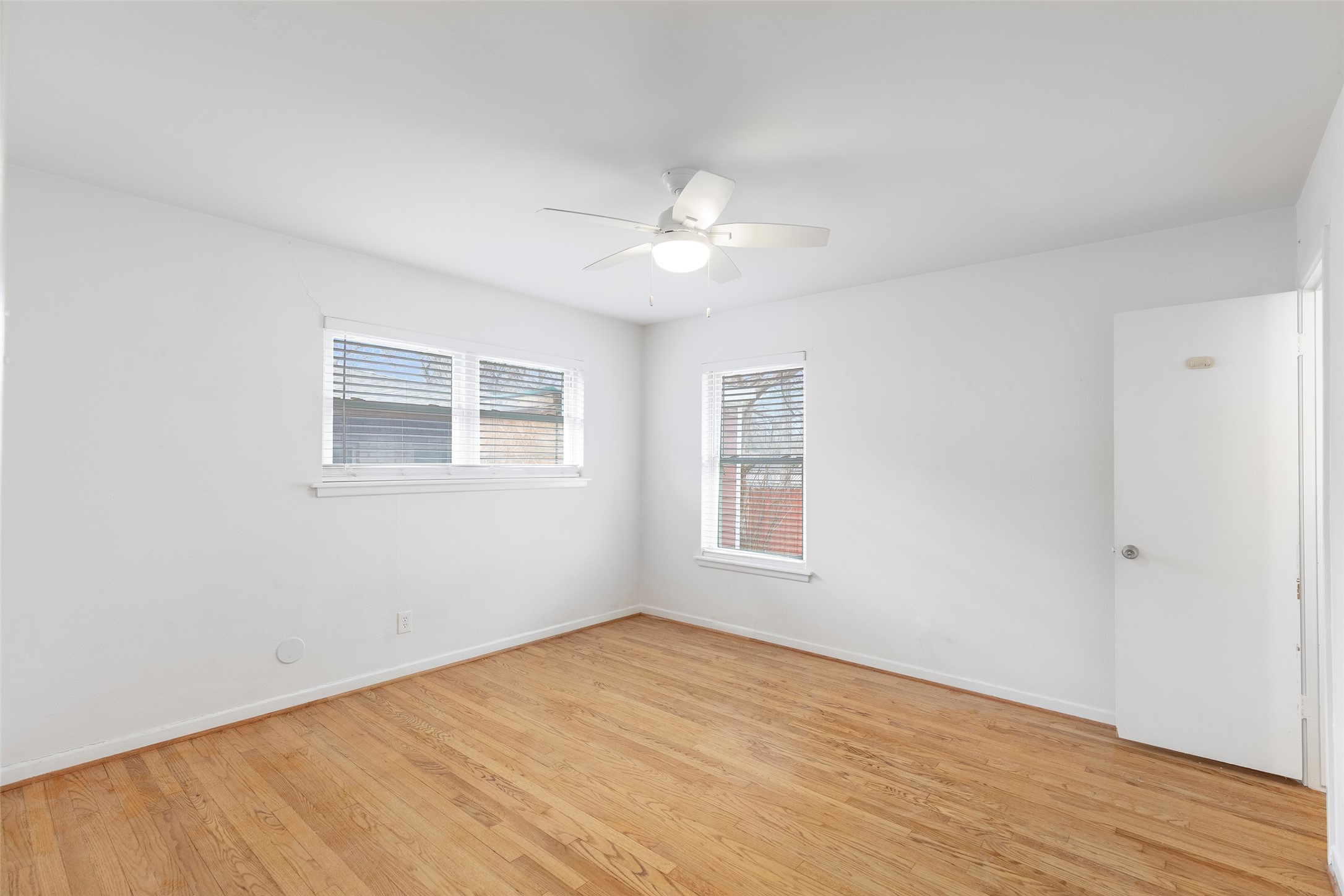 8633 Westglen Dallas TX 75228