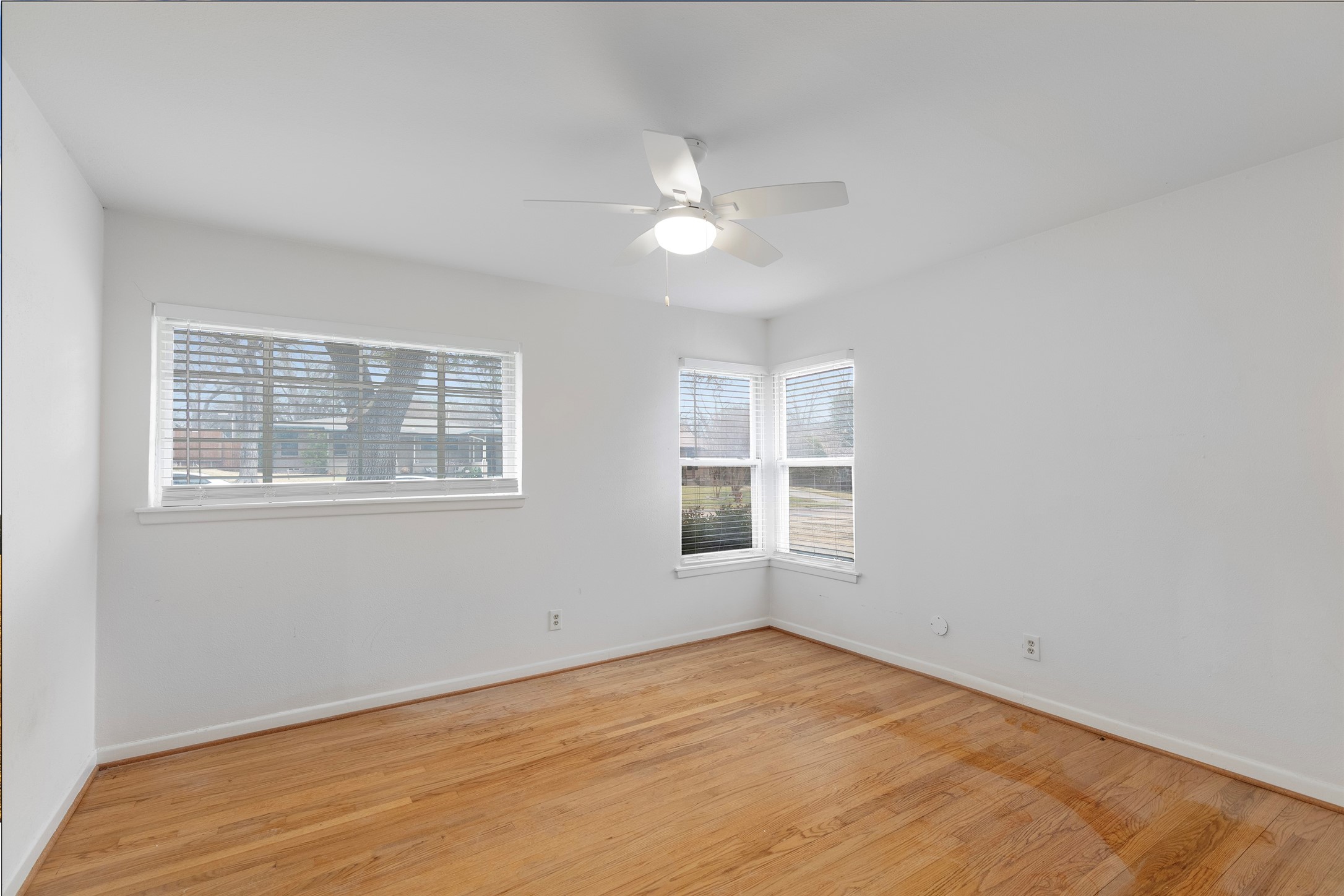 8633 Westglen Dallas TX 75228