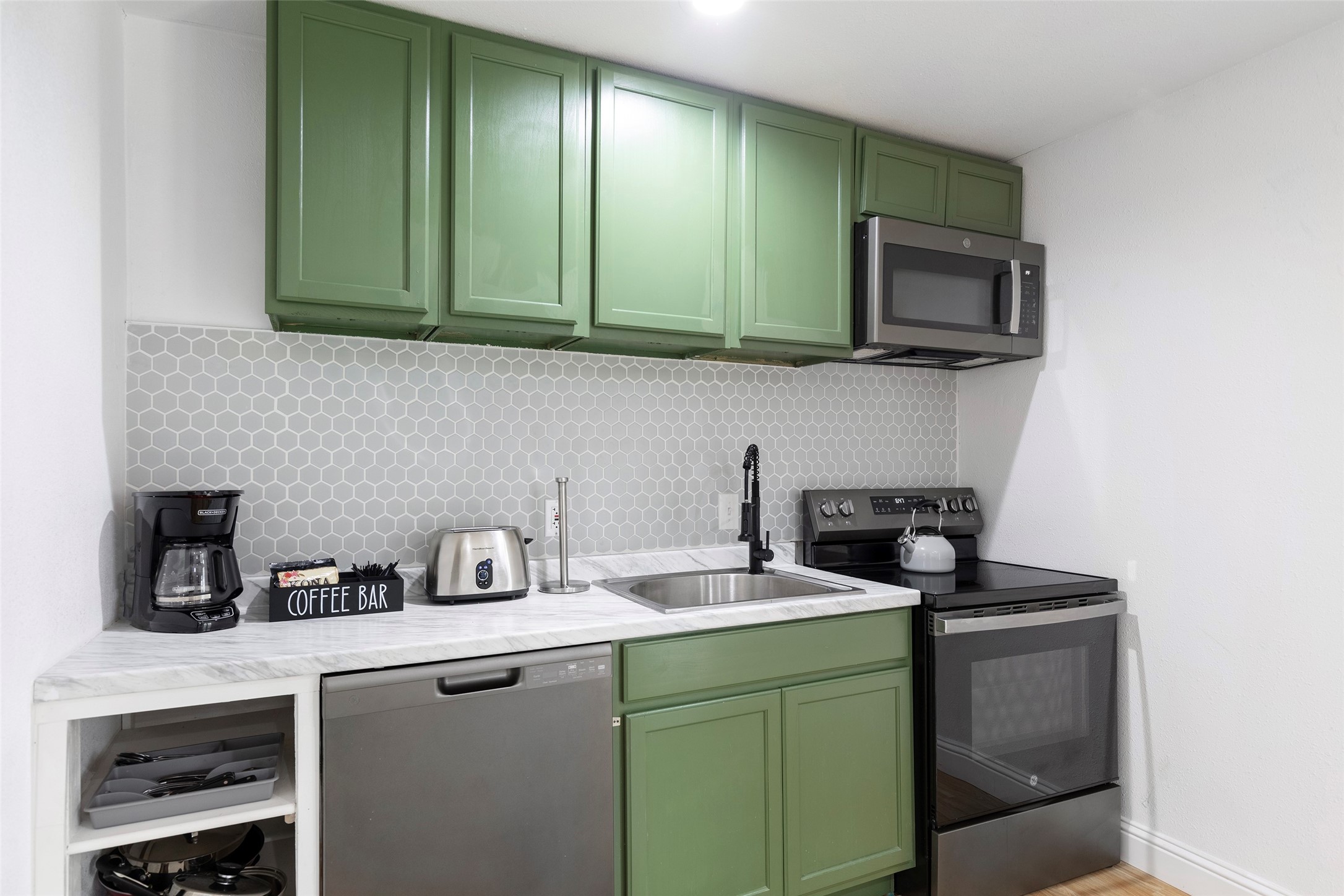 8633 Westglen Dallas TX 75228