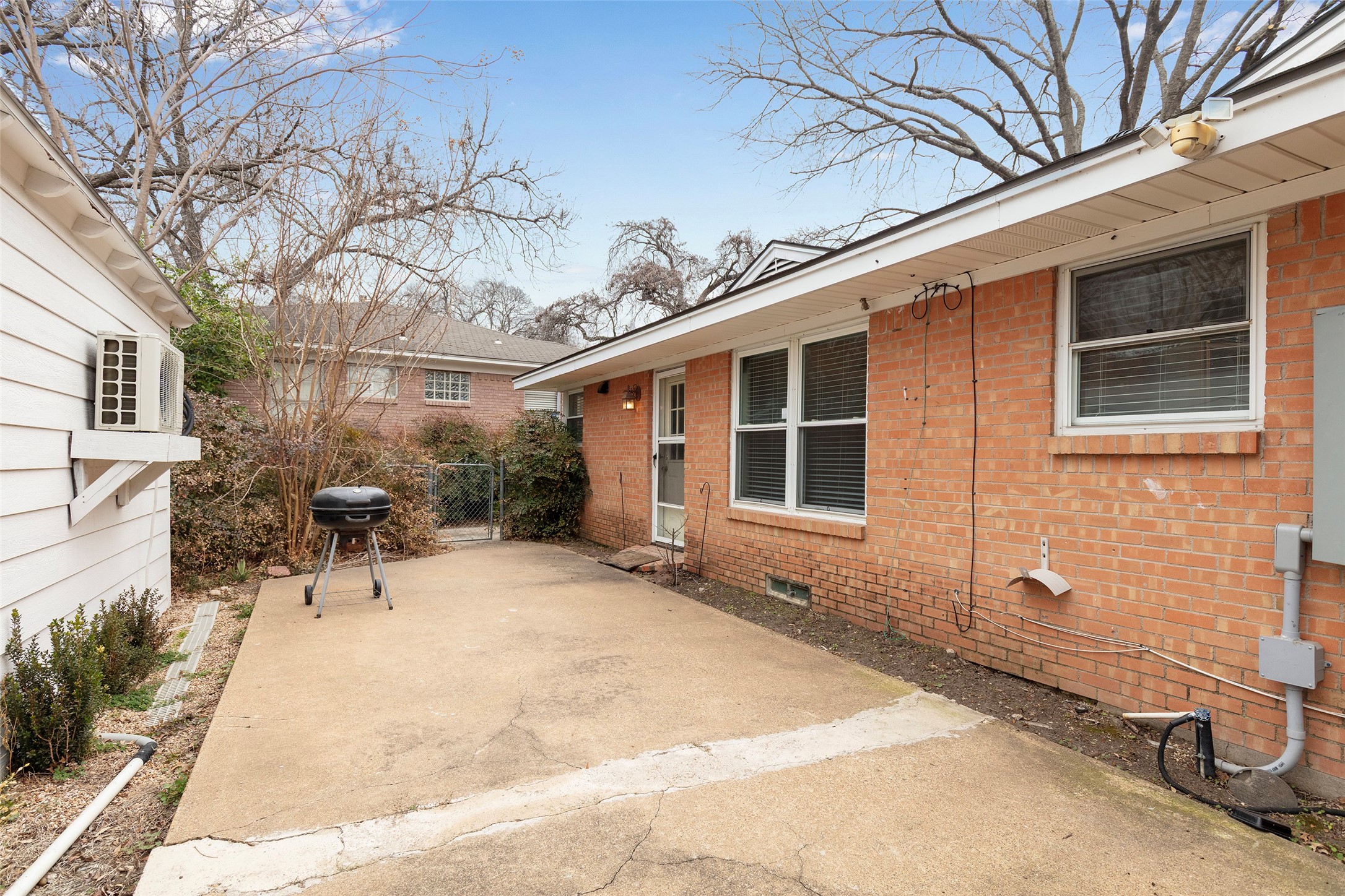 8633 Westglen Dallas TX 75228