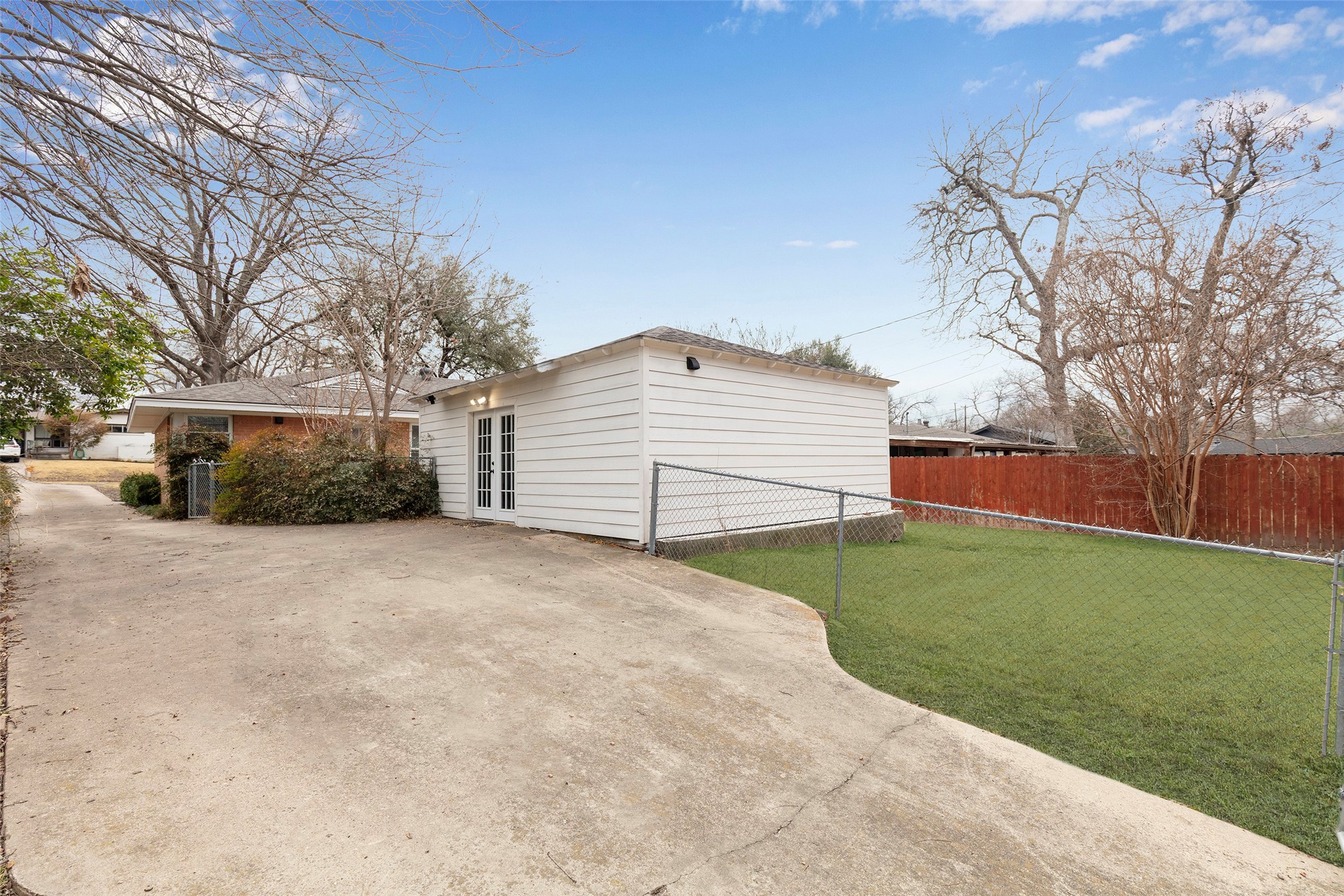 8633 Westglen Dallas TX 75228