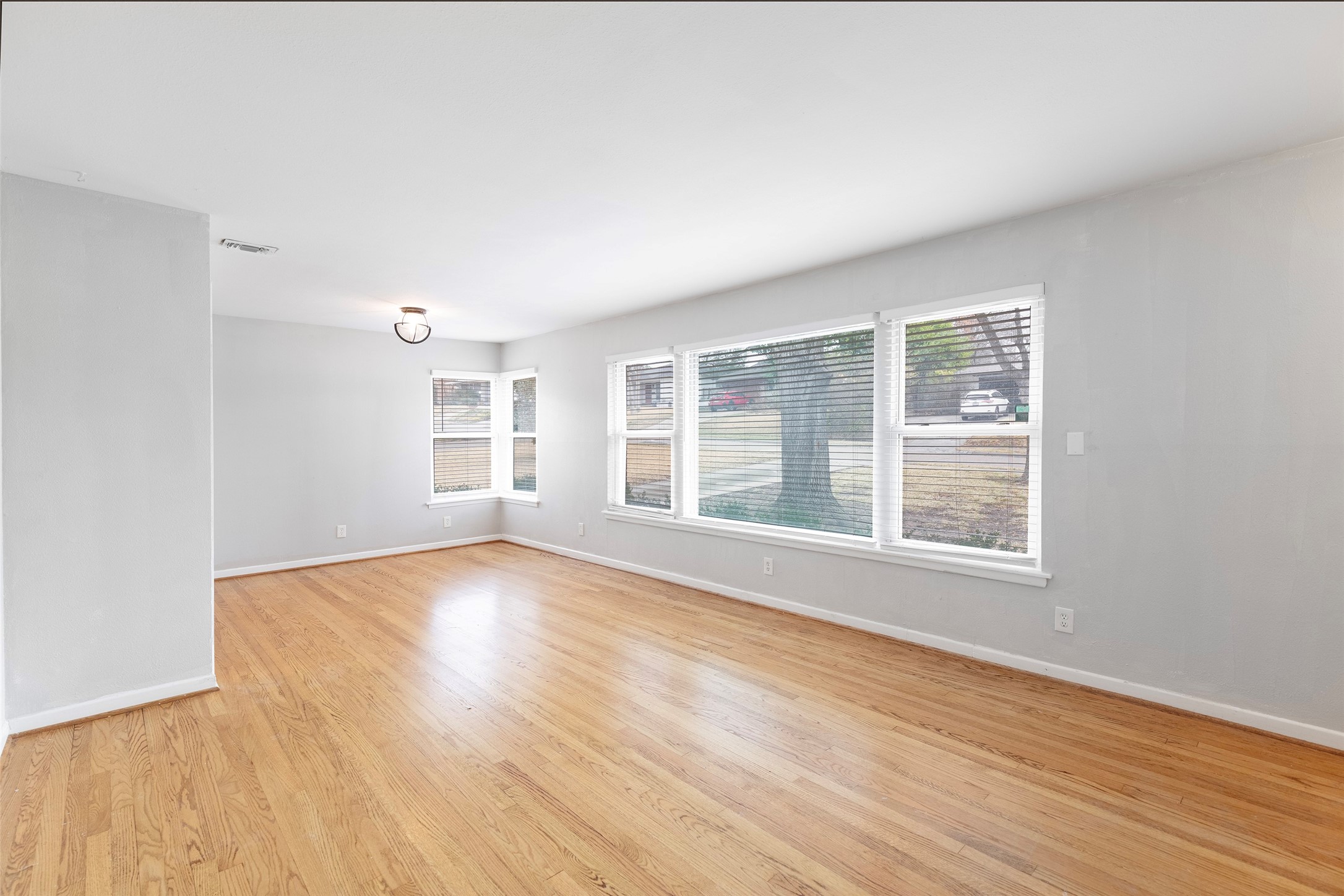 8633 Westglen Dallas TX 75228