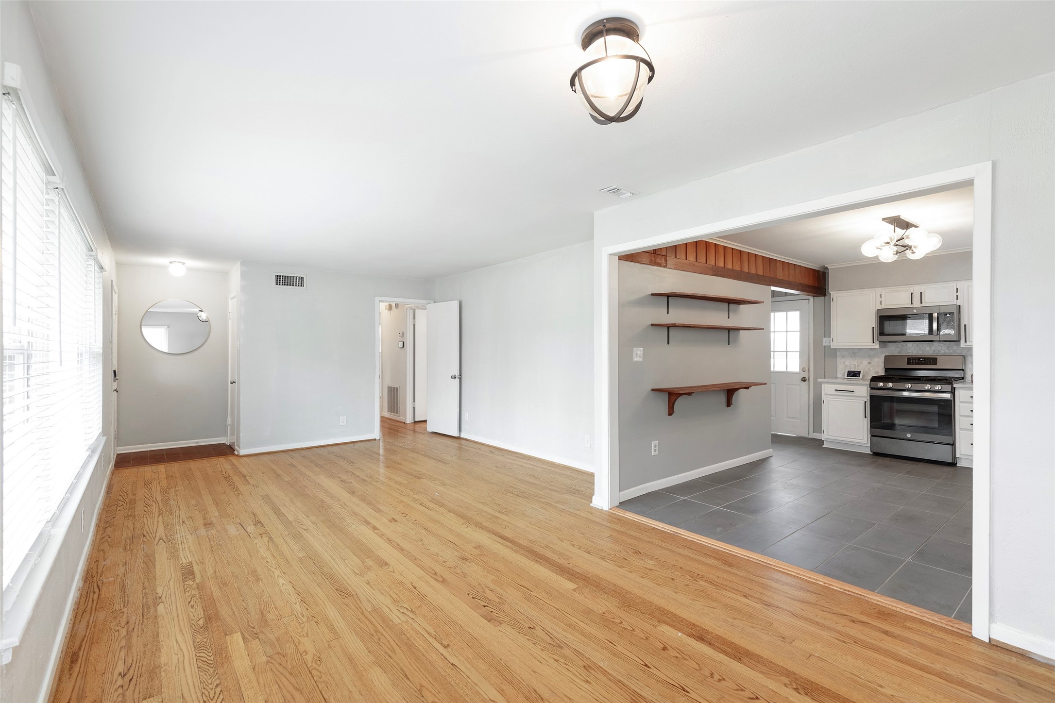 8633 Westglen Dallas TX 75228