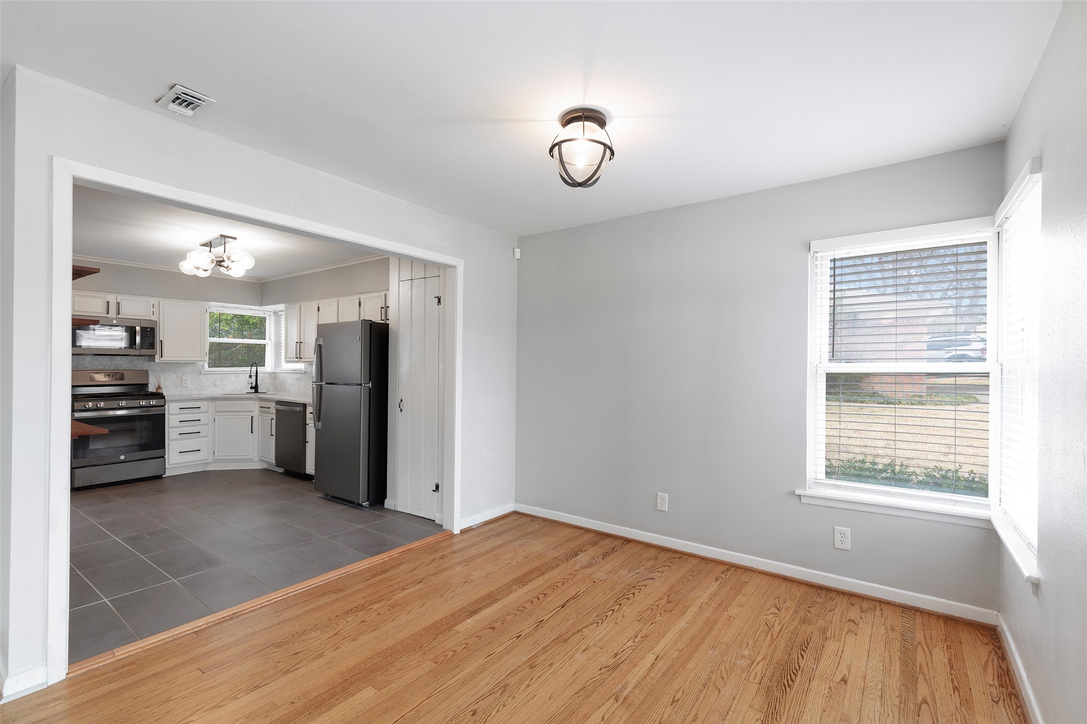 8633 Westglen Dallas TX 75228