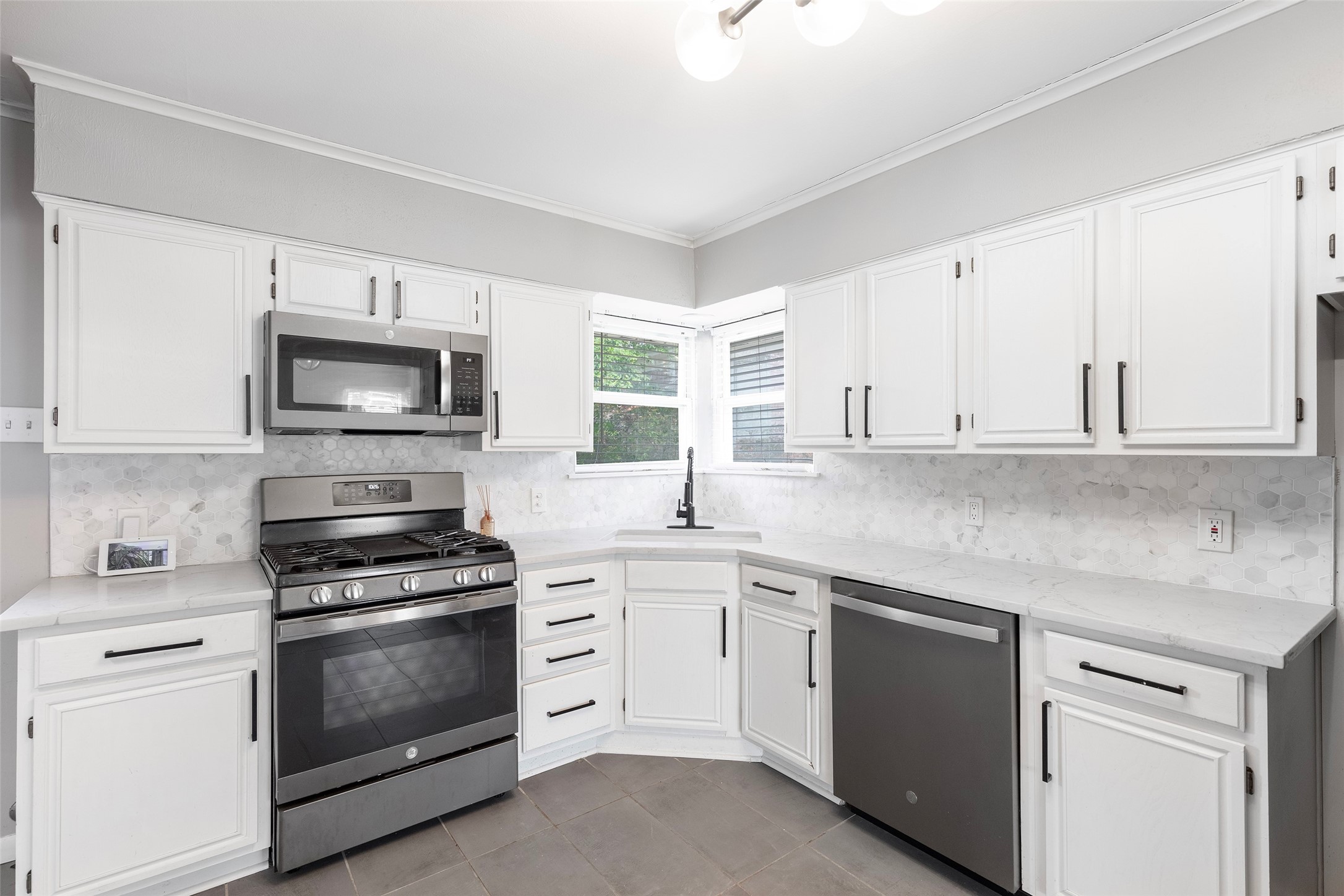 8633 Westglen Dallas TX 75228