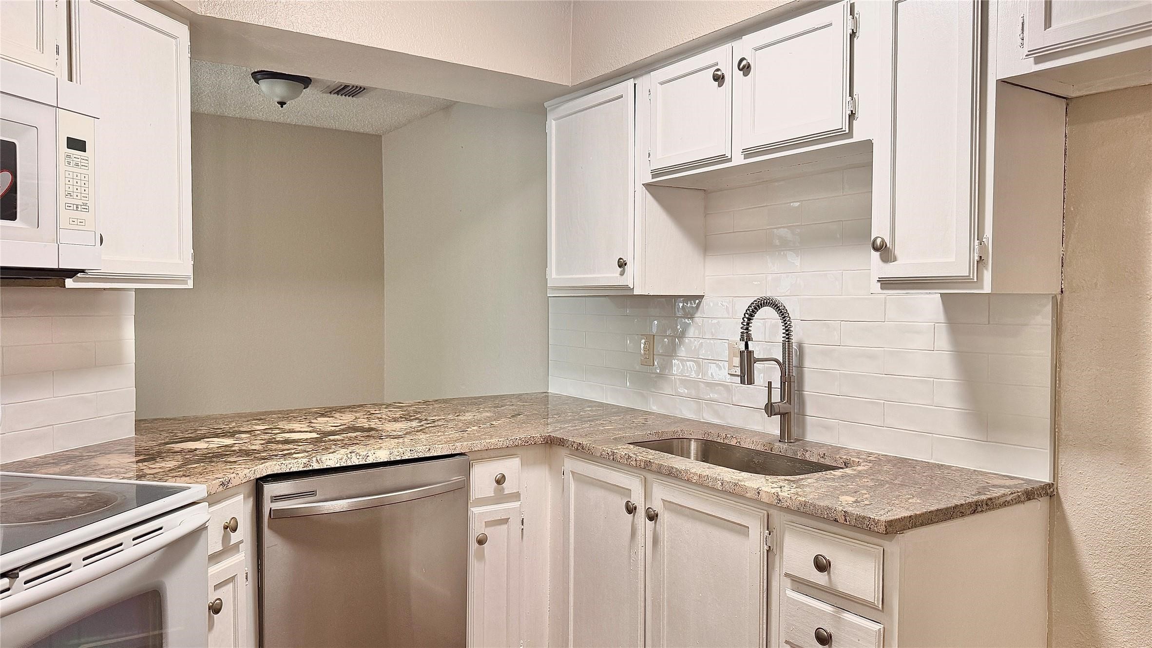 1614 Pecan Chase Circle Arlington TX 76012