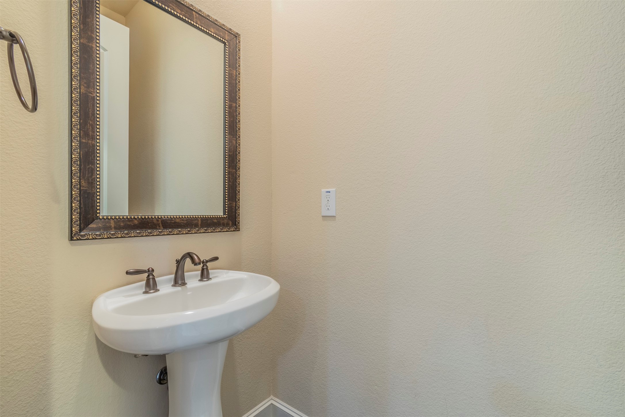 672 Arbol Irving TX 75039