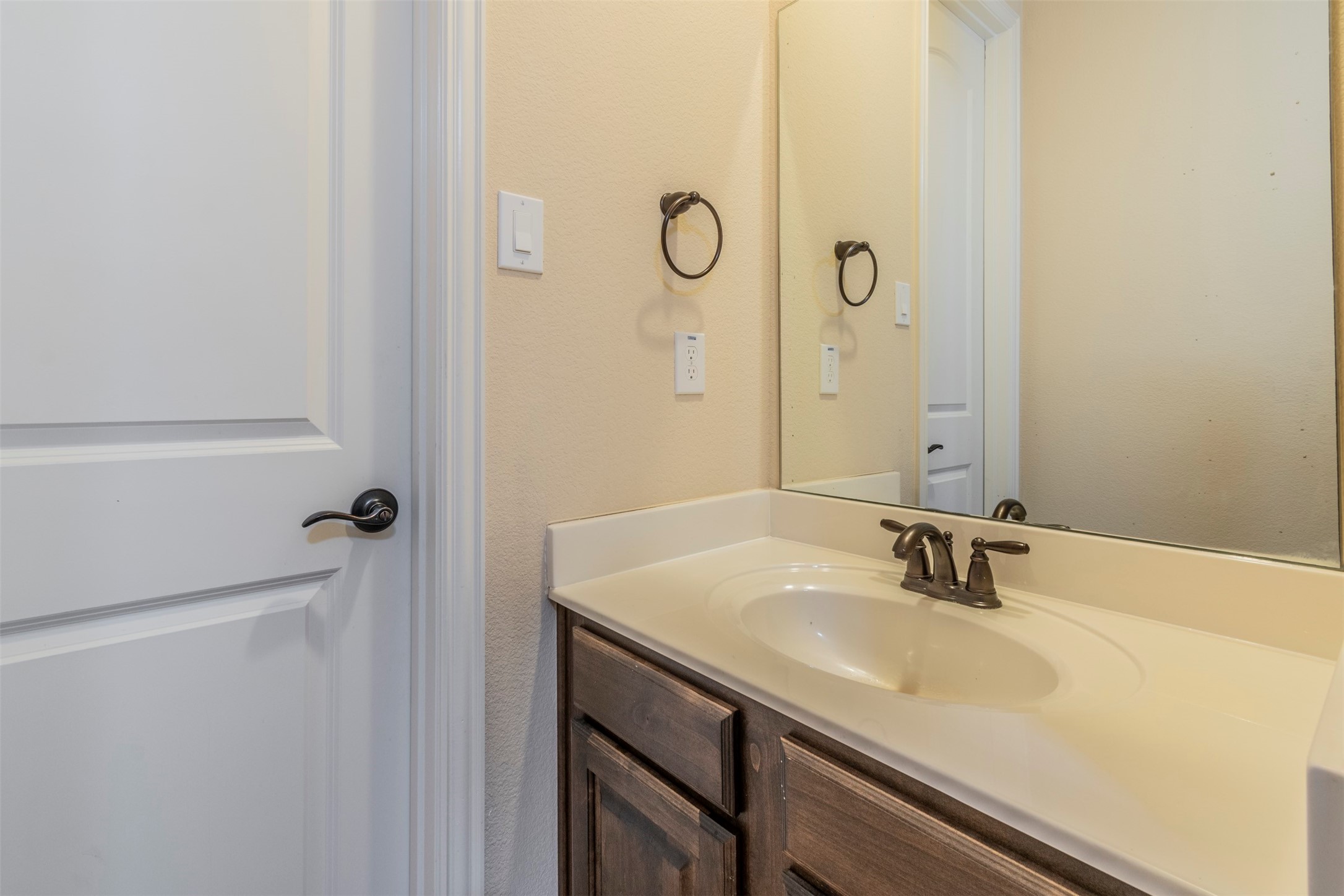 672 Arbol Irving TX 75039