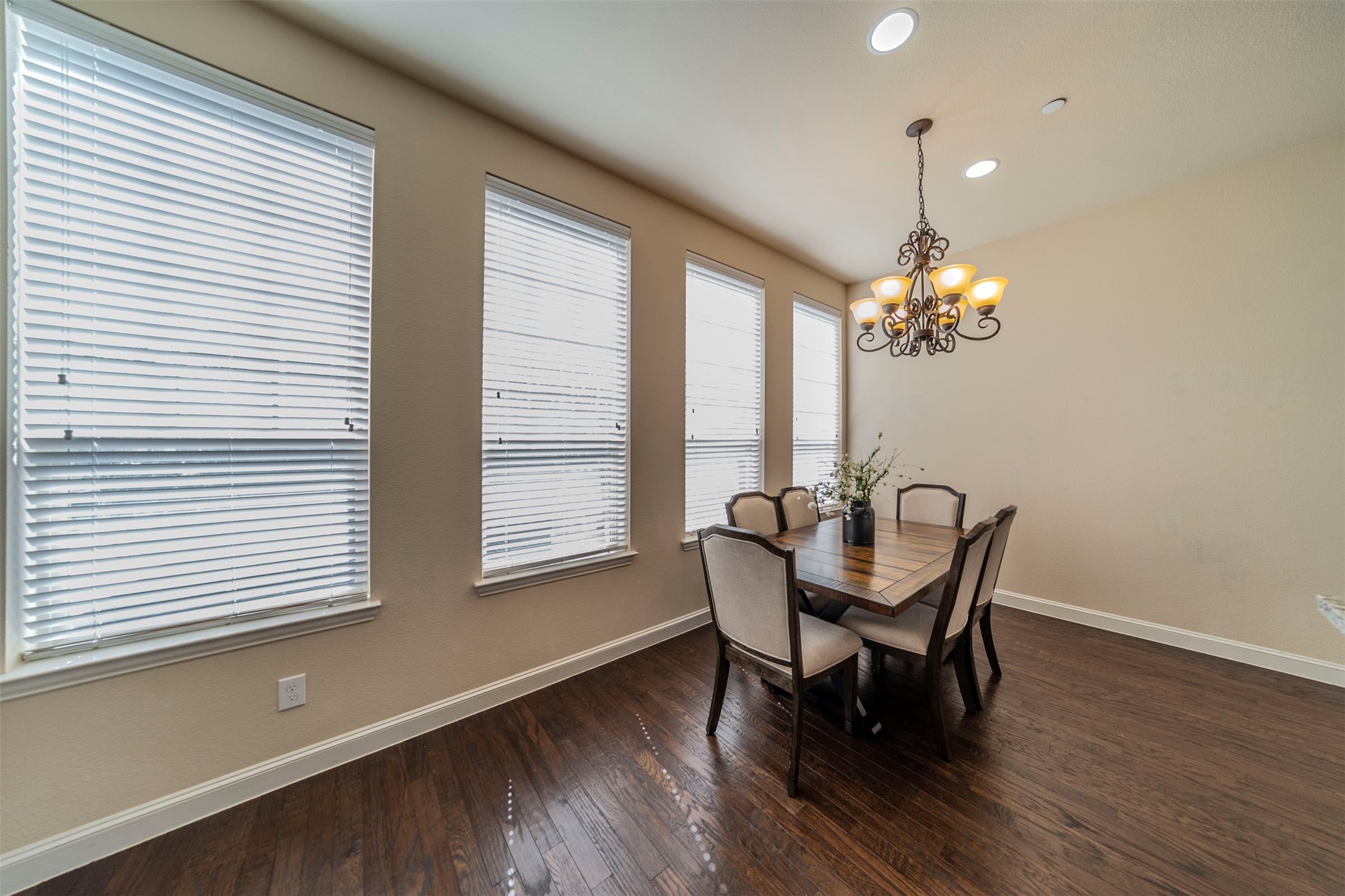 672 Arbol Irving TX 75039