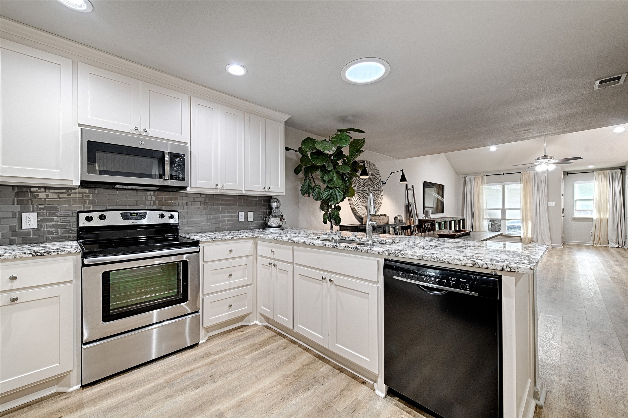 2926 Kathleen Lane Euless TX 76039
