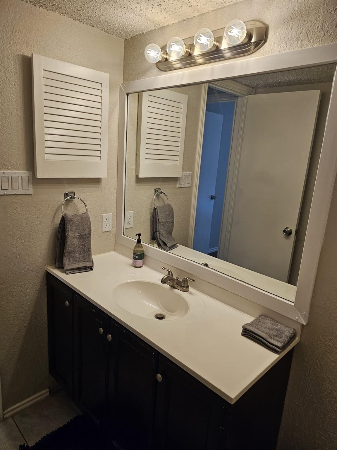 1728 Crest Point Drive Arlington TX 76012