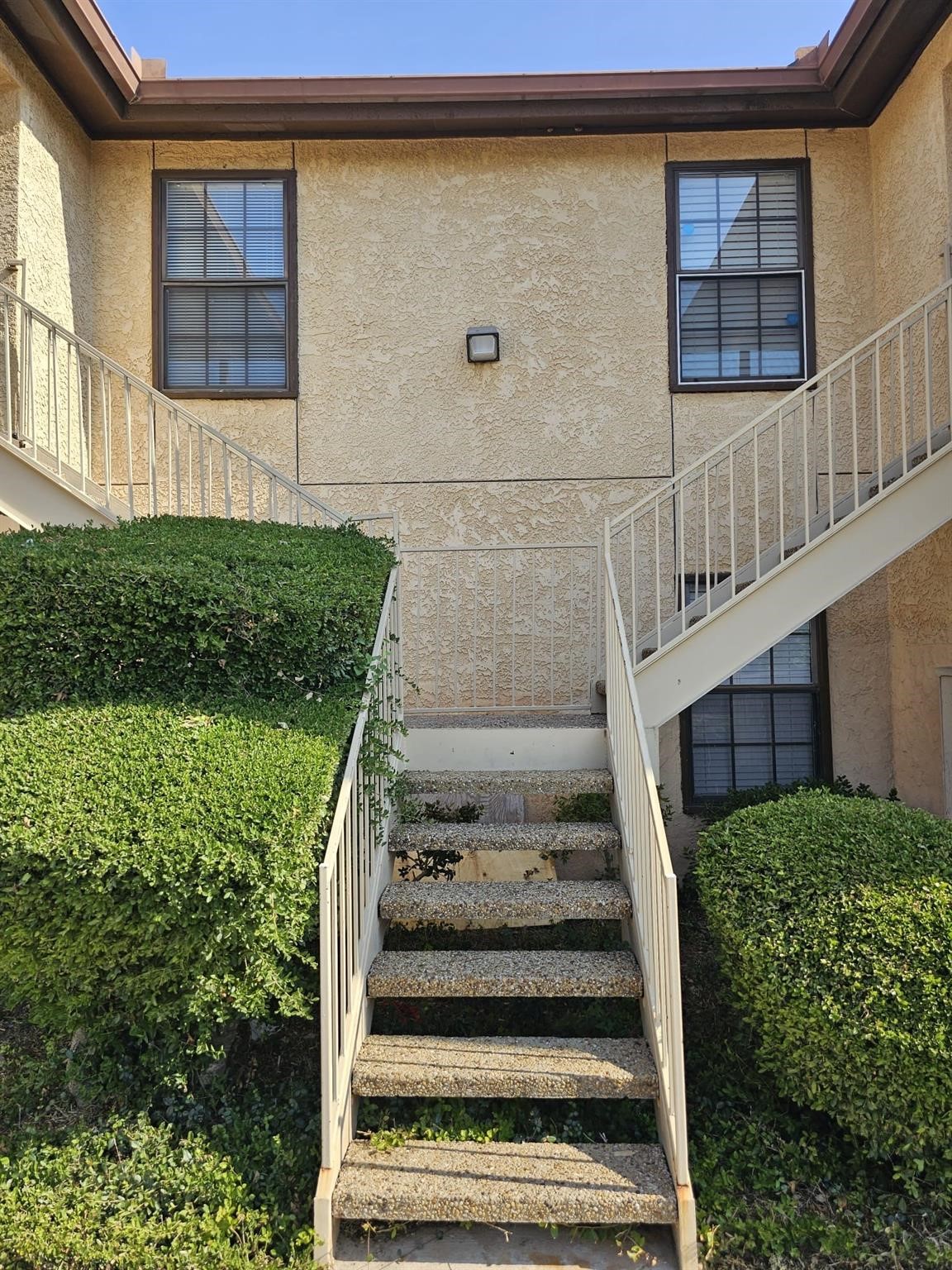 1728 Crest Point Drive Arlington TX 76012