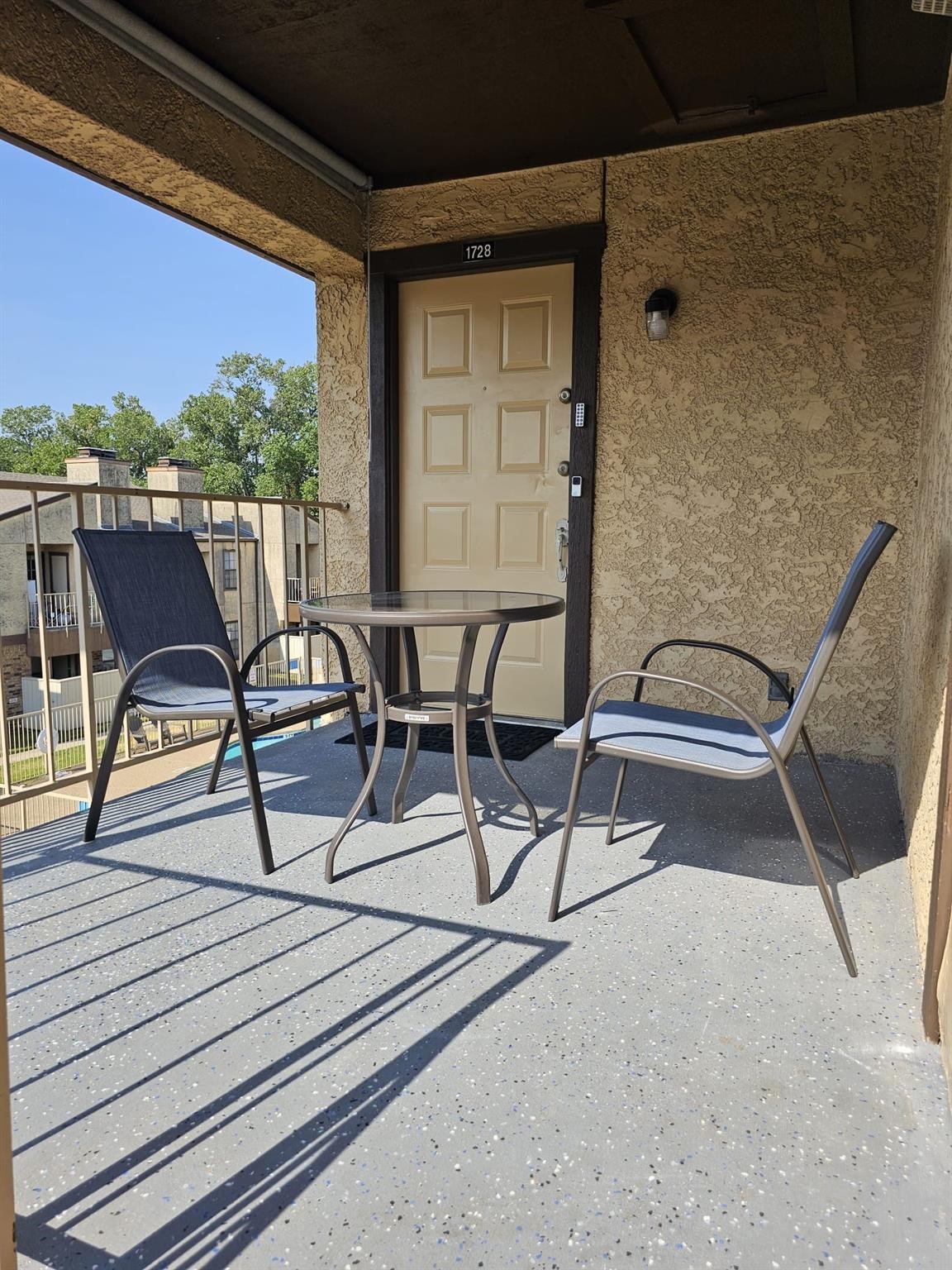 1728 Crest Point Drive Arlington TX 76012