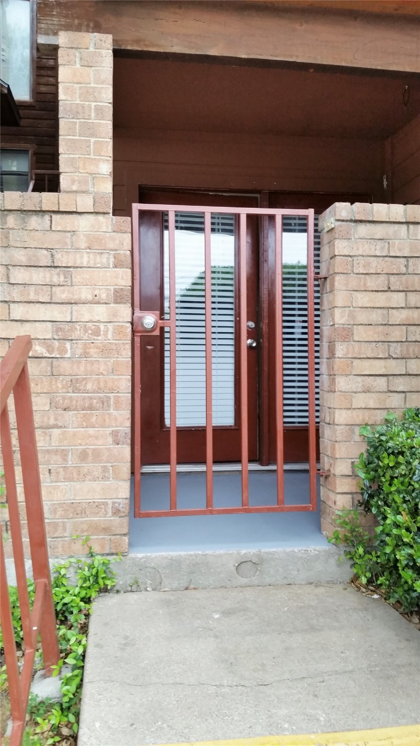 2300 Balsam Drive Arlington TX 76006
