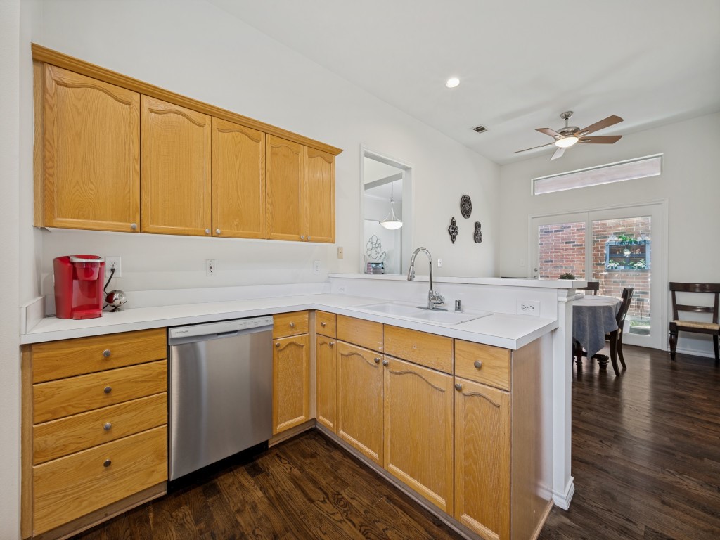 6072 Thursby Avenue Dallas TX 75252