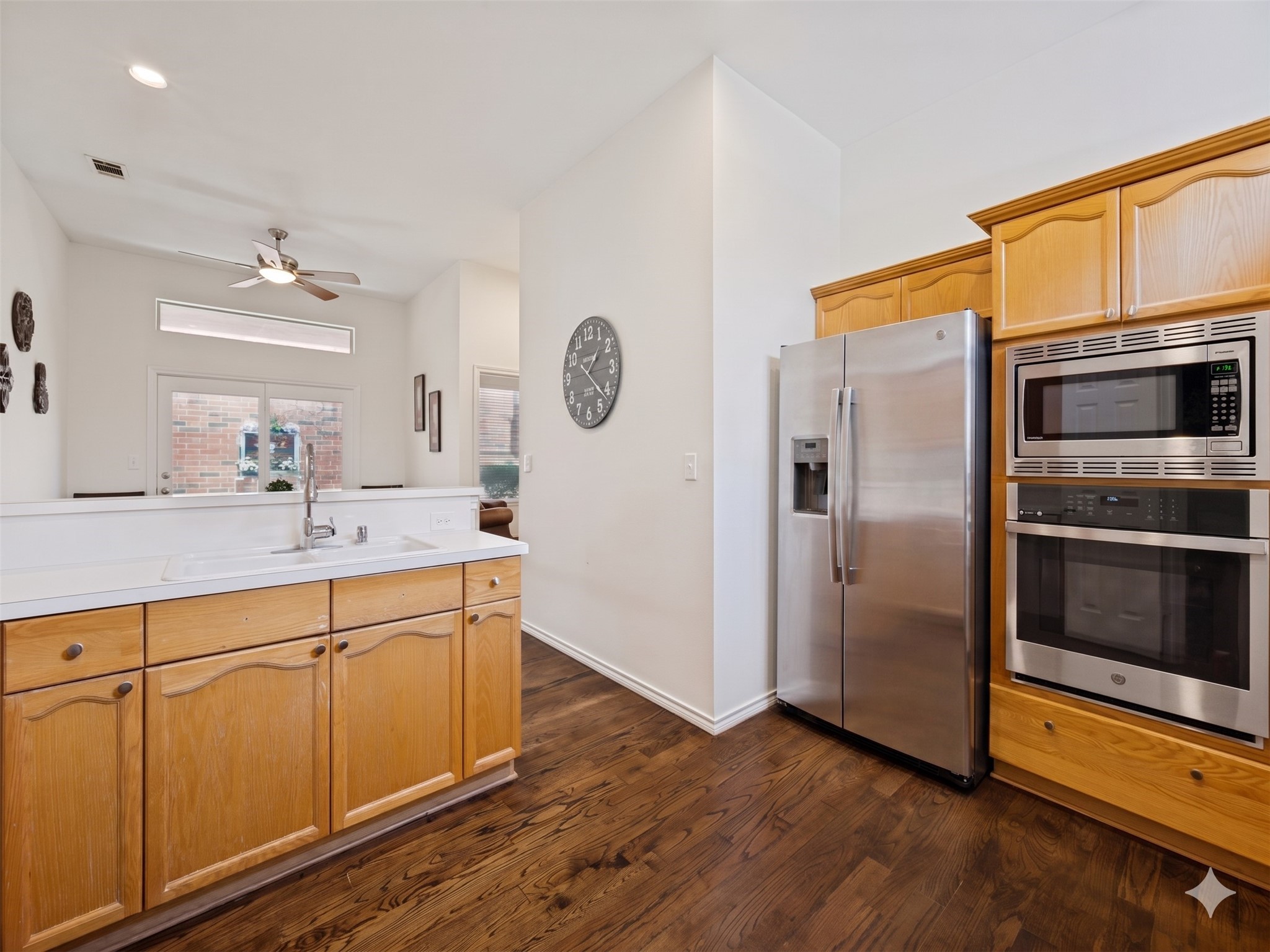 6072 Thursby Avenue Dallas TX 75252