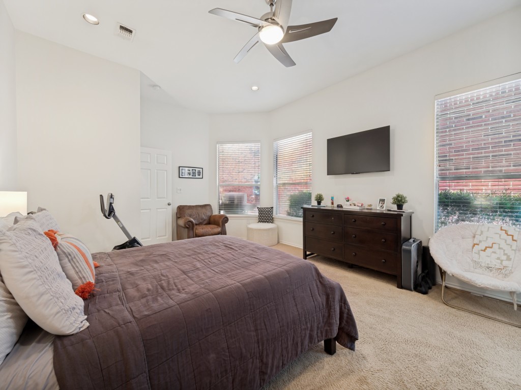 6072 Thursby Avenue Dallas TX 75252