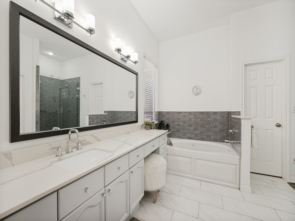 6072 Thursby Avenue Dallas TX 75252