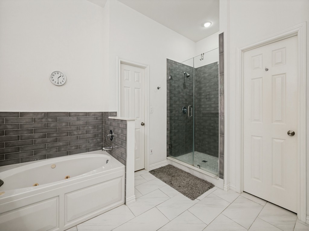 6072 Thursby Avenue Dallas TX 75252