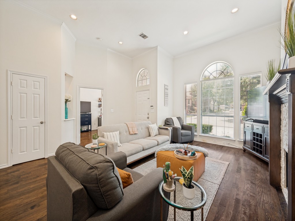 6072 Thursby Avenue Dallas TX 75252