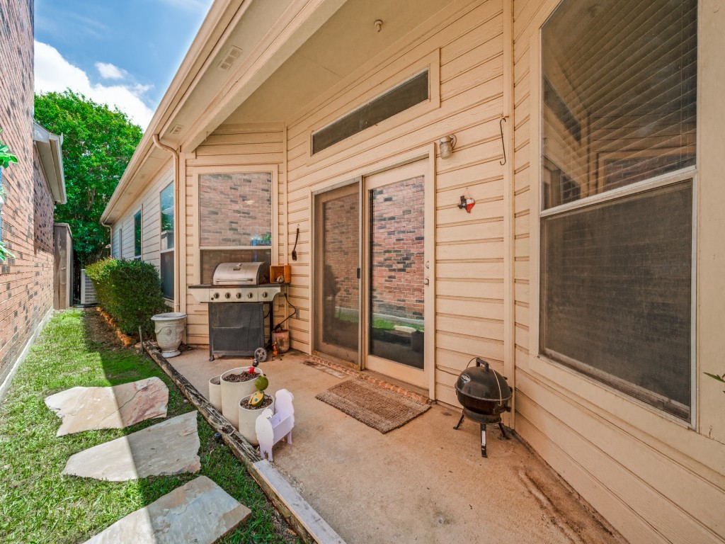 6072 Thursby Avenue Dallas TX 75252