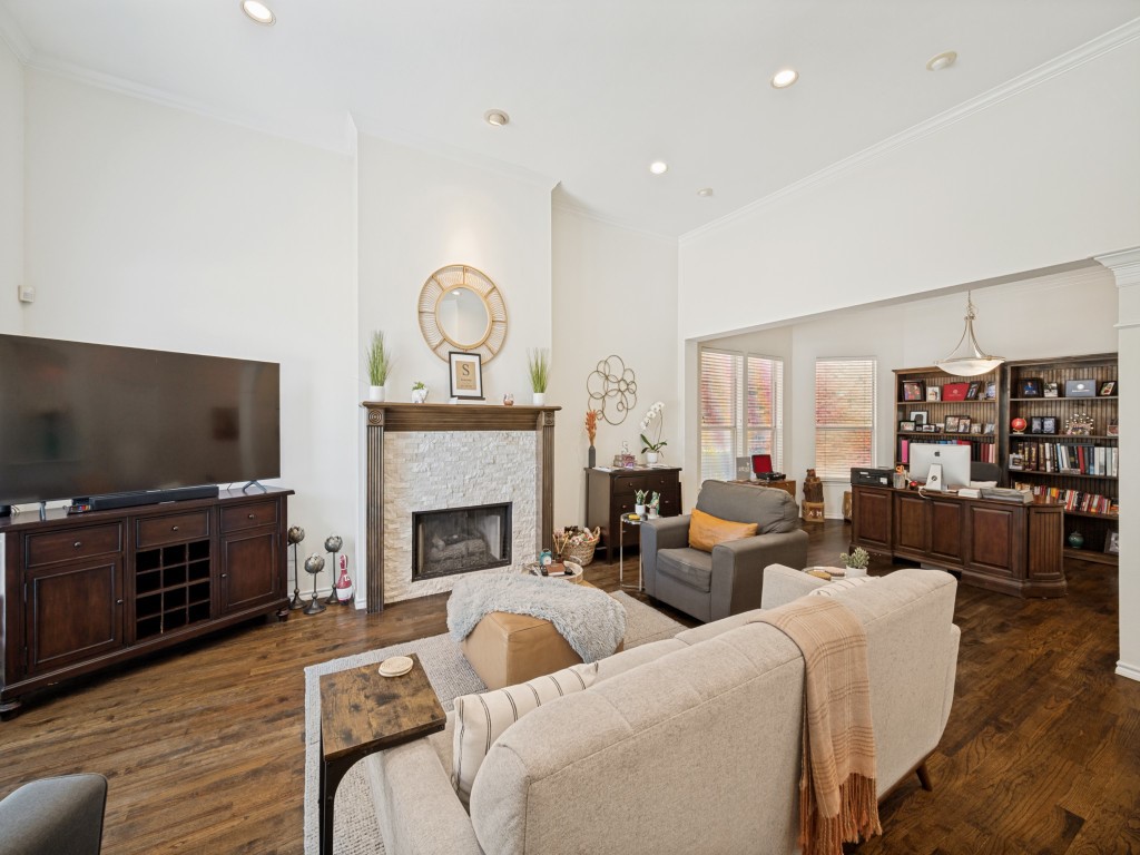 6072 Thursby Avenue Dallas TX 75252