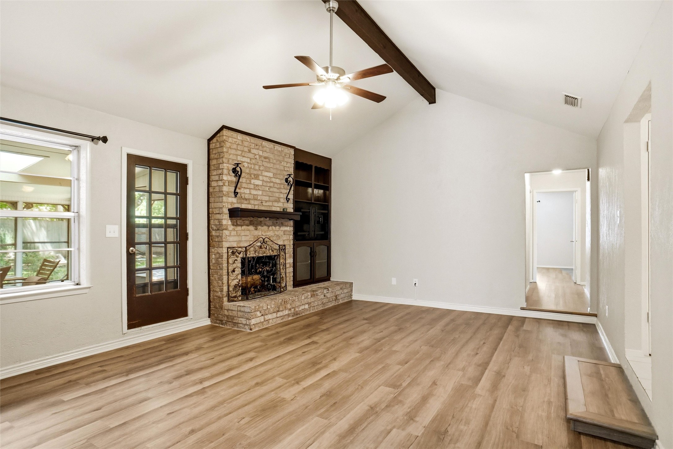 613 Robinhood Lane Bedford TX 76021