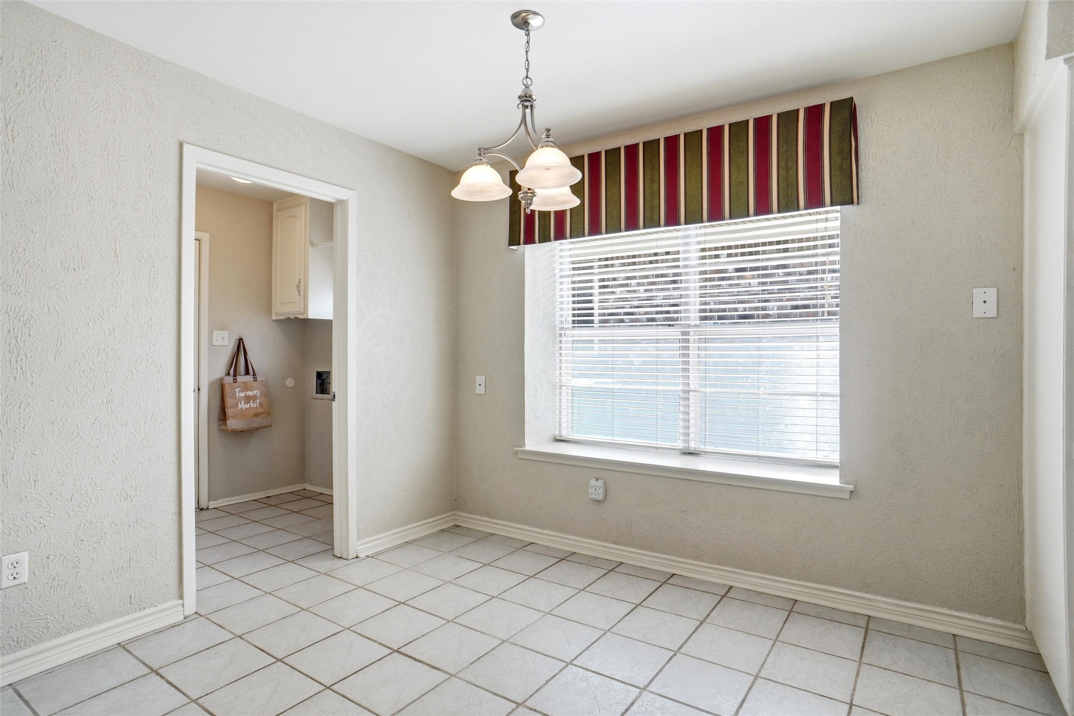 613 Robinhood Lane Bedford TX 76021