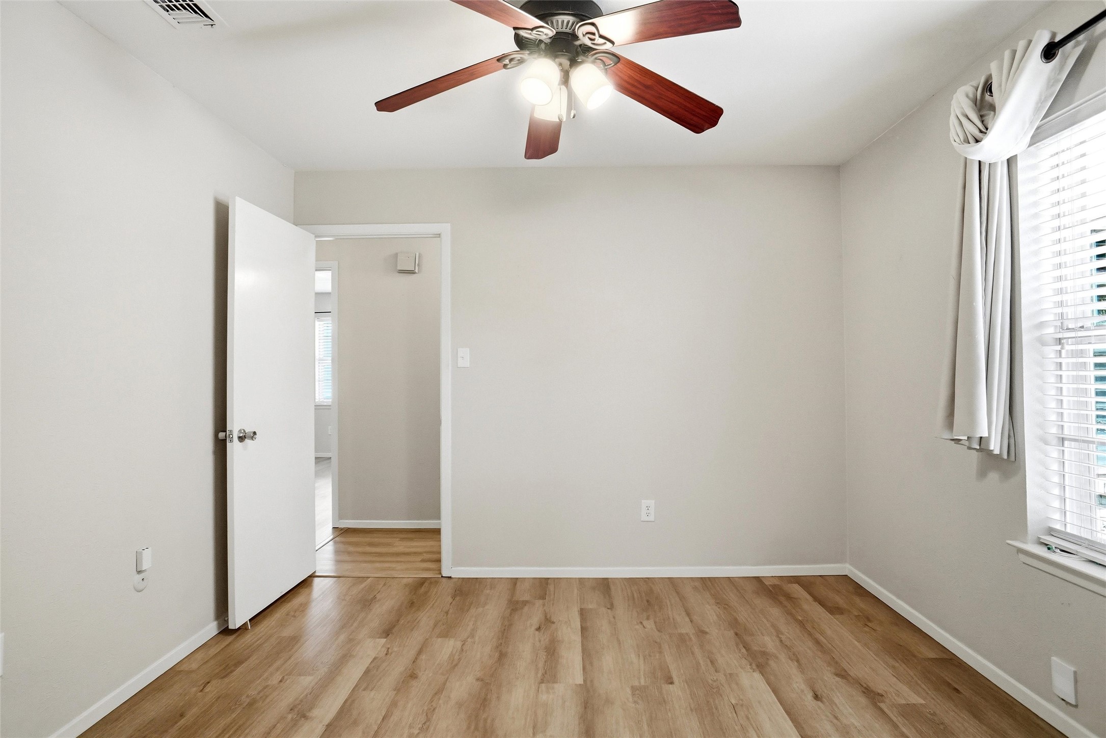 613 Robinhood Lane Bedford TX 76021