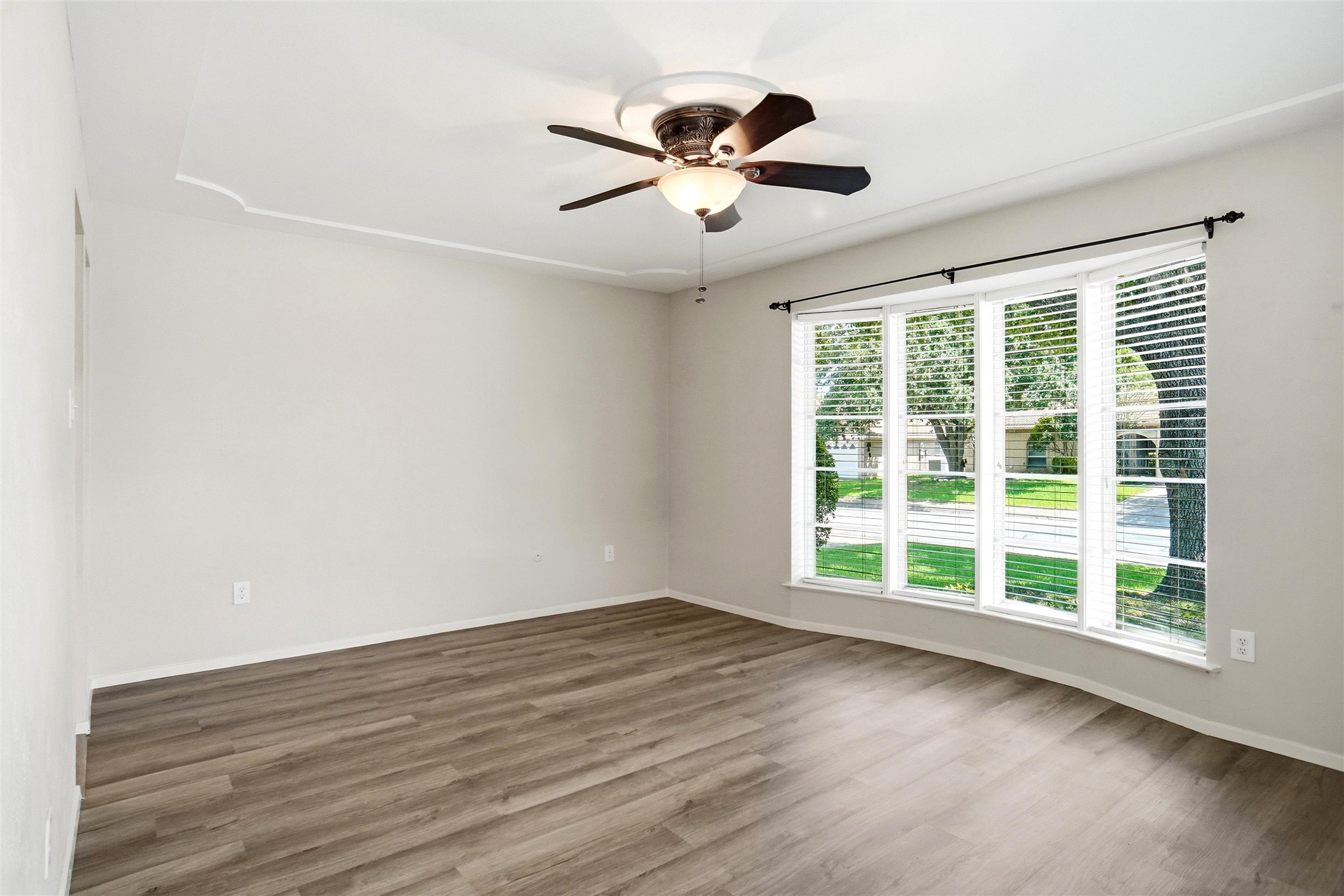 613 Robinhood Lane Bedford TX 76021