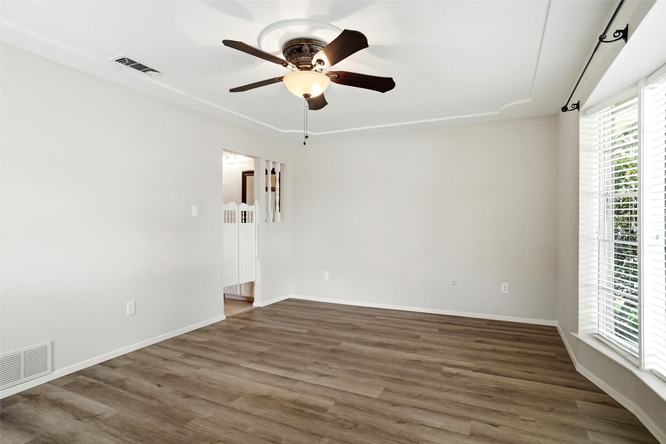 613 Robinhood Lane Bedford TX 76021
