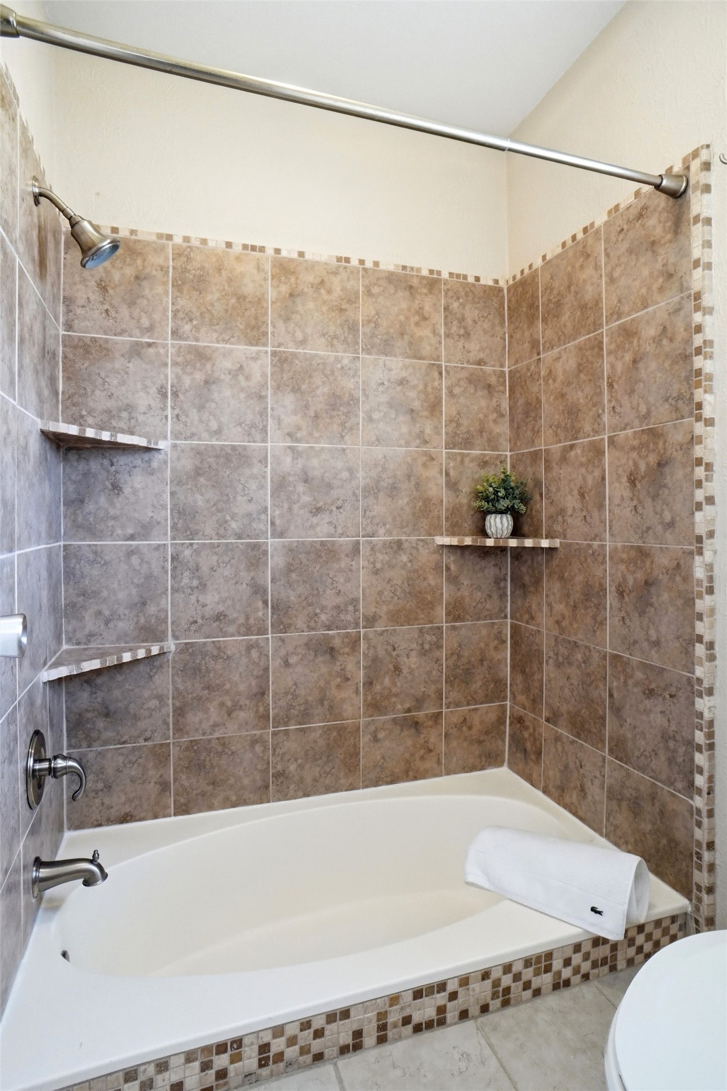 613 Robinhood Lane Bedford TX 76021