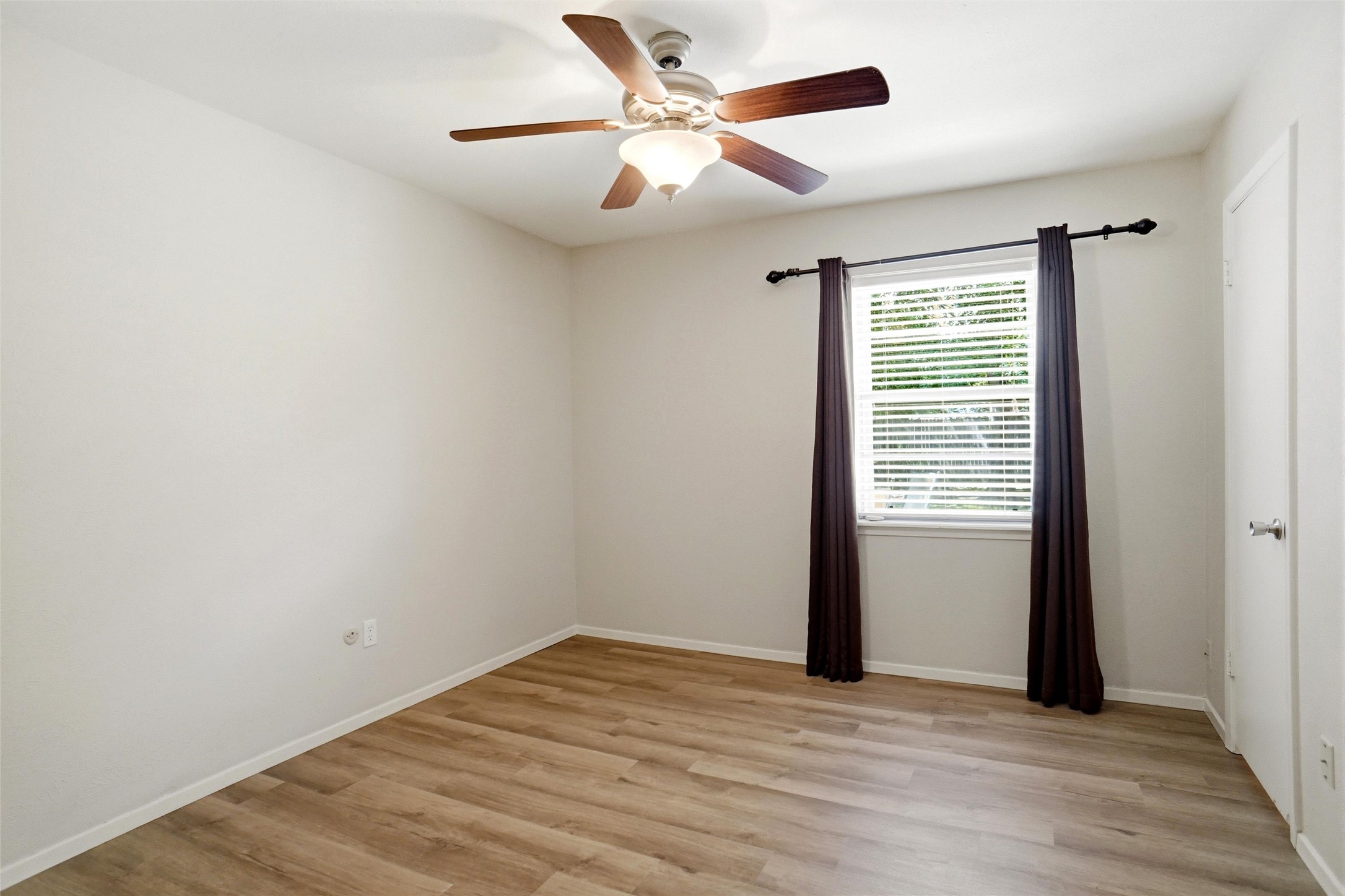 613 Robinhood Lane Bedford TX 76021