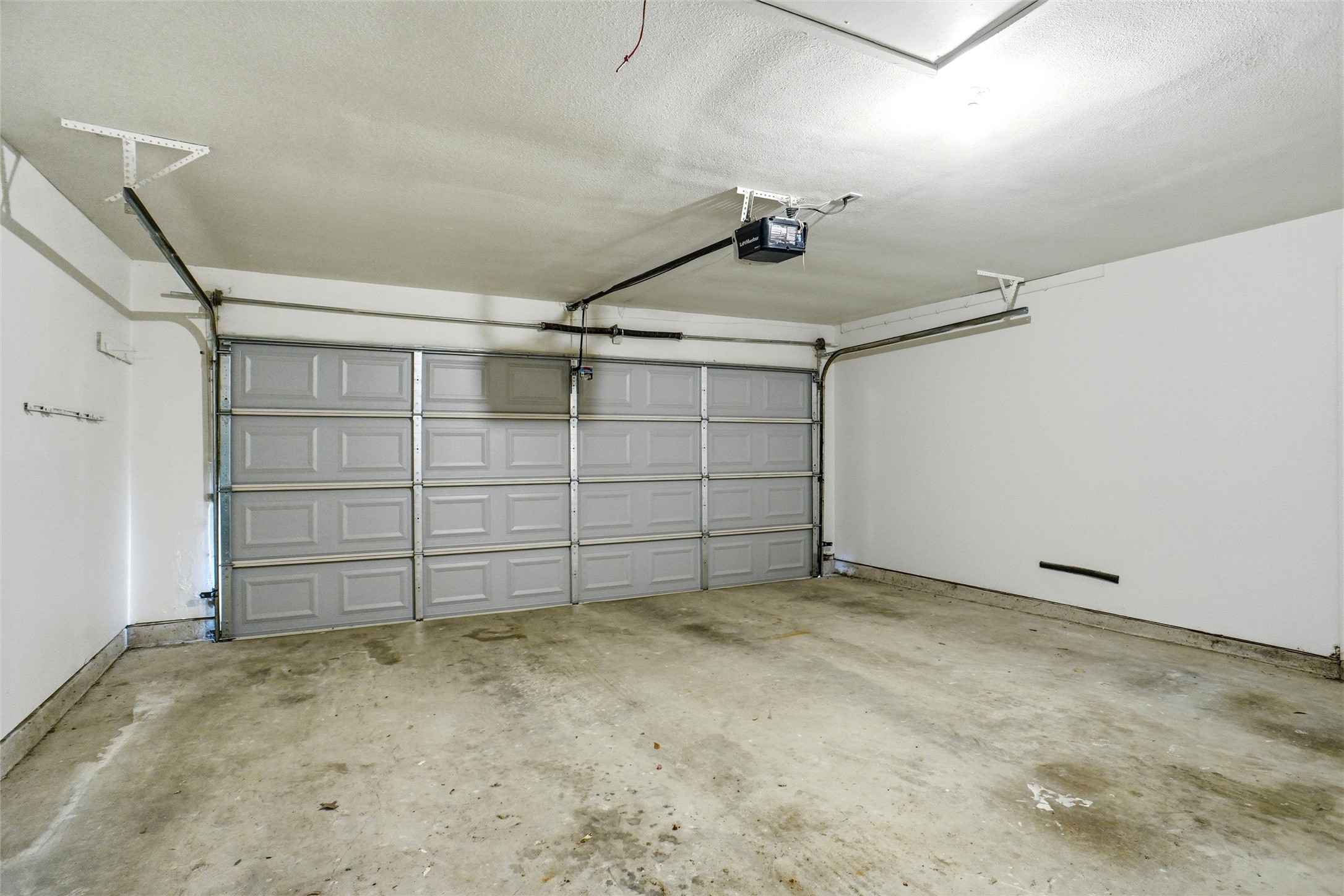 613 Robinhood Lane Bedford TX 76021