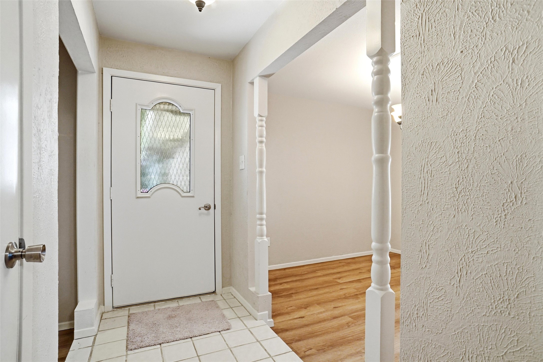 613 Robinhood Lane Bedford TX 76021