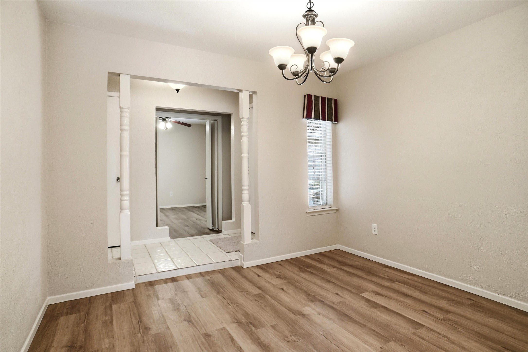 613 Robinhood Lane Bedford TX 76021