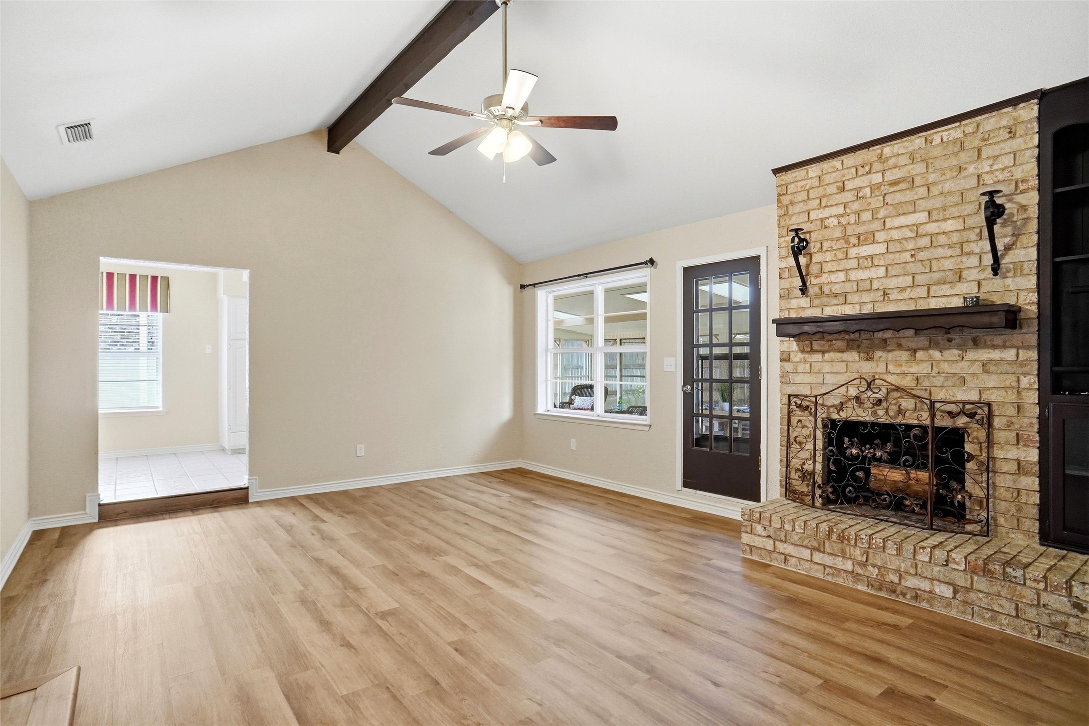 613 Robinhood Lane Bedford TX 76021