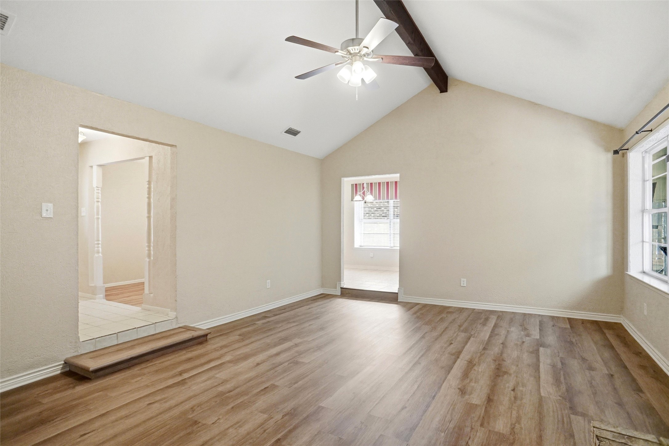 613 Robinhood Lane Bedford TX 76021