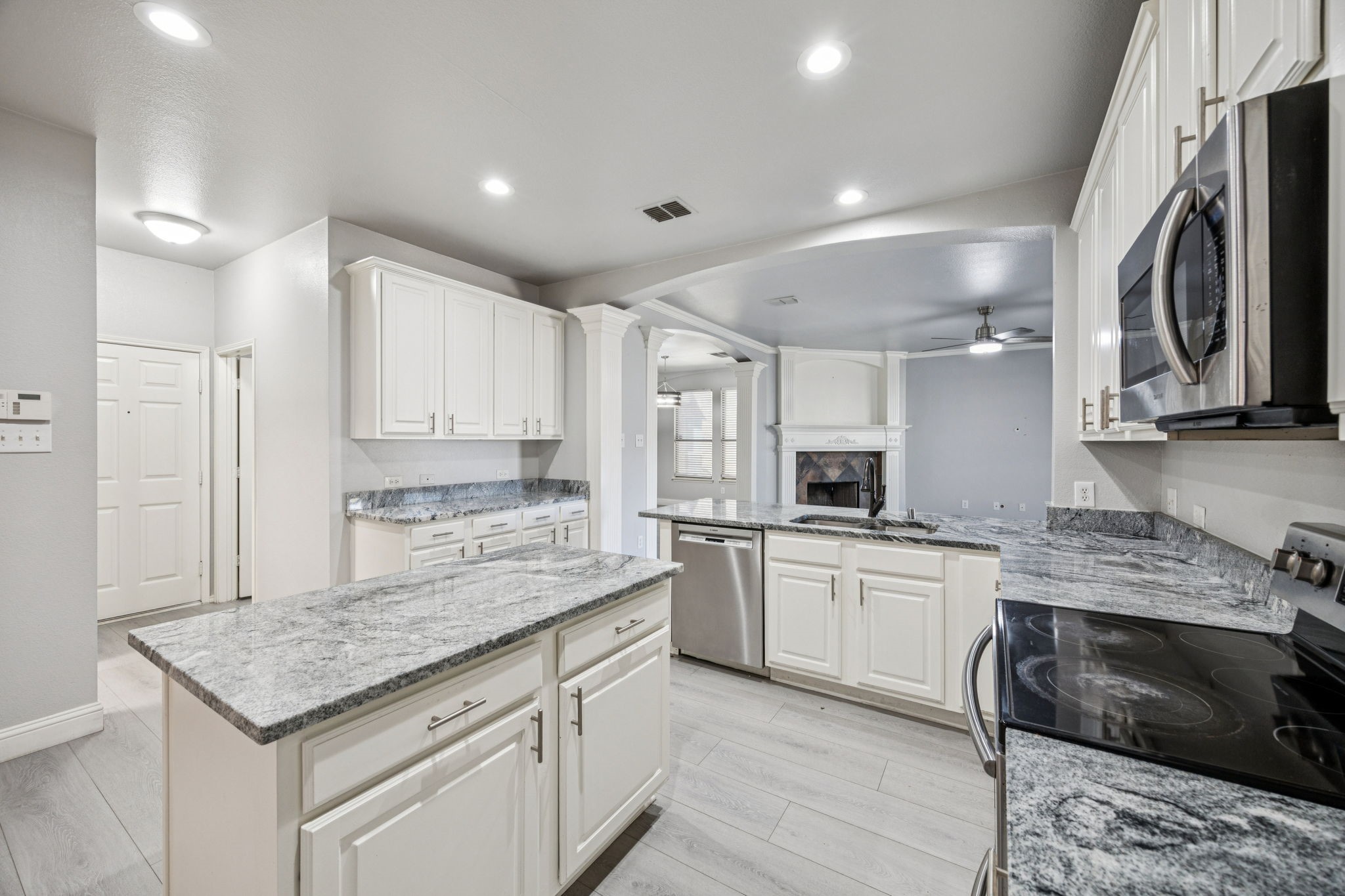 813 Lake Forest Trail Little Elm TX 75068