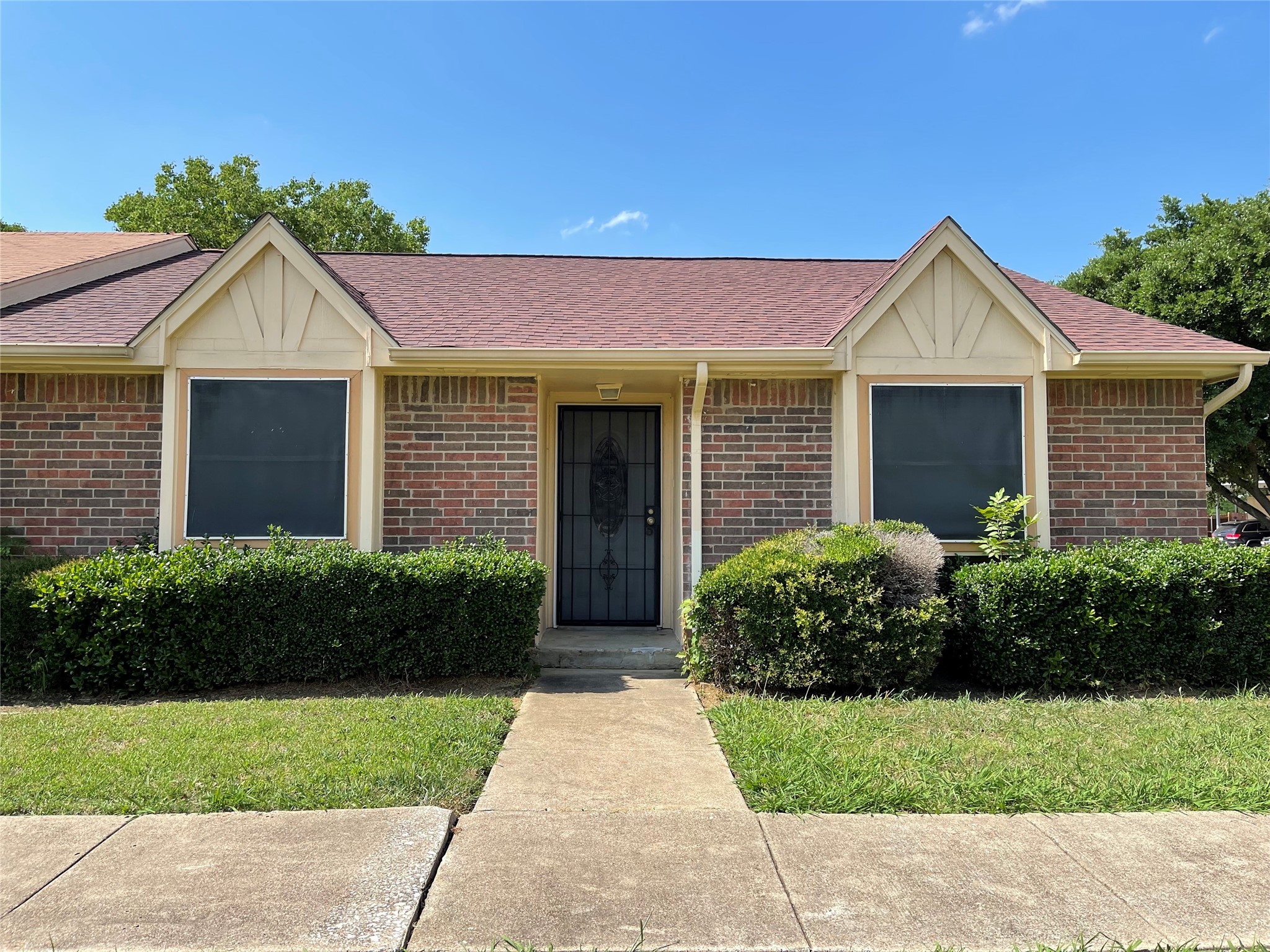 27 E Mountain Creek Court Grand Prairie TX 75052