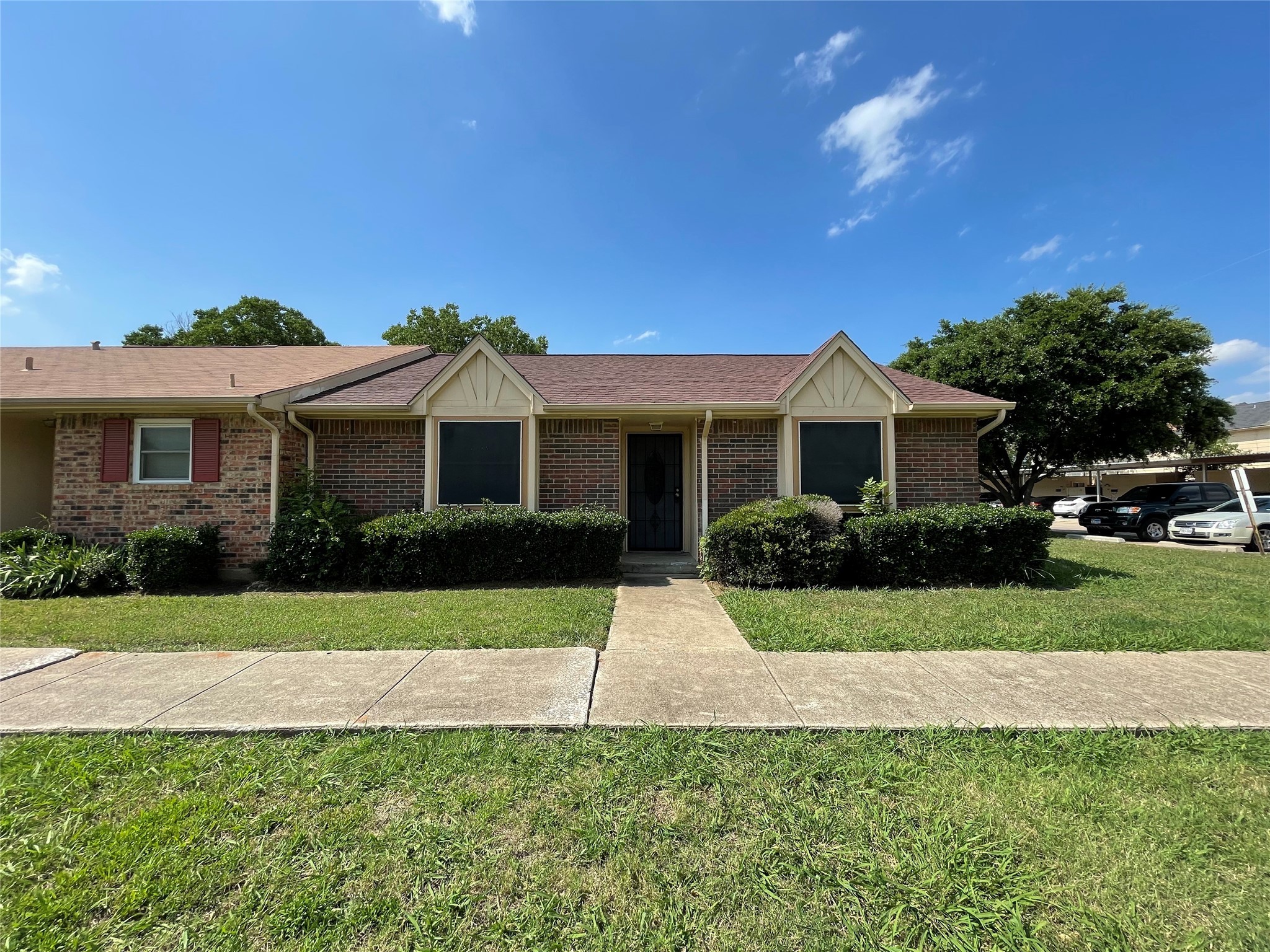 27 E Mountain Creek Court Grand Prairie TX 75052
