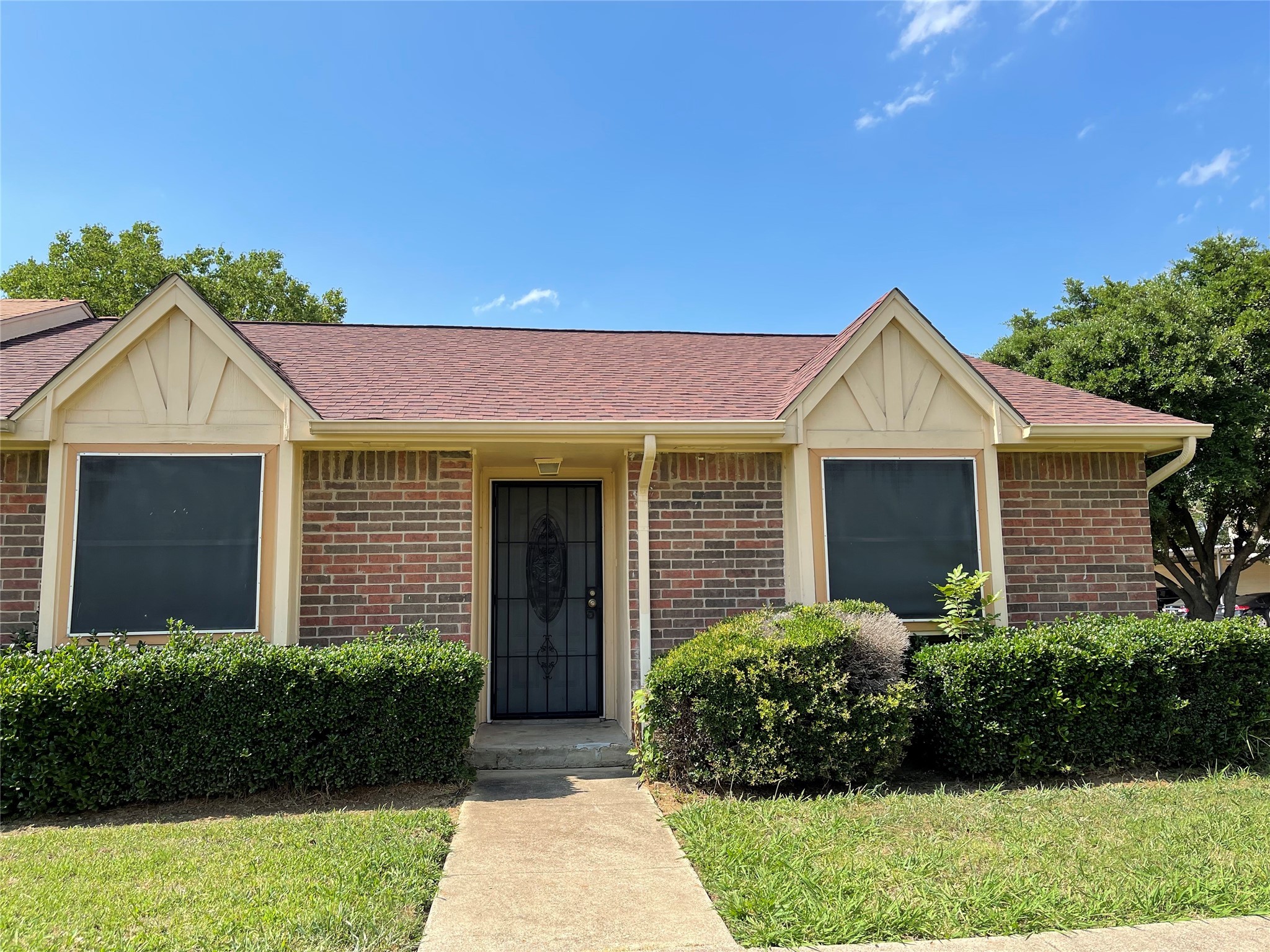 27 E Mountain Creek Court Grand Prairie TX 75052
