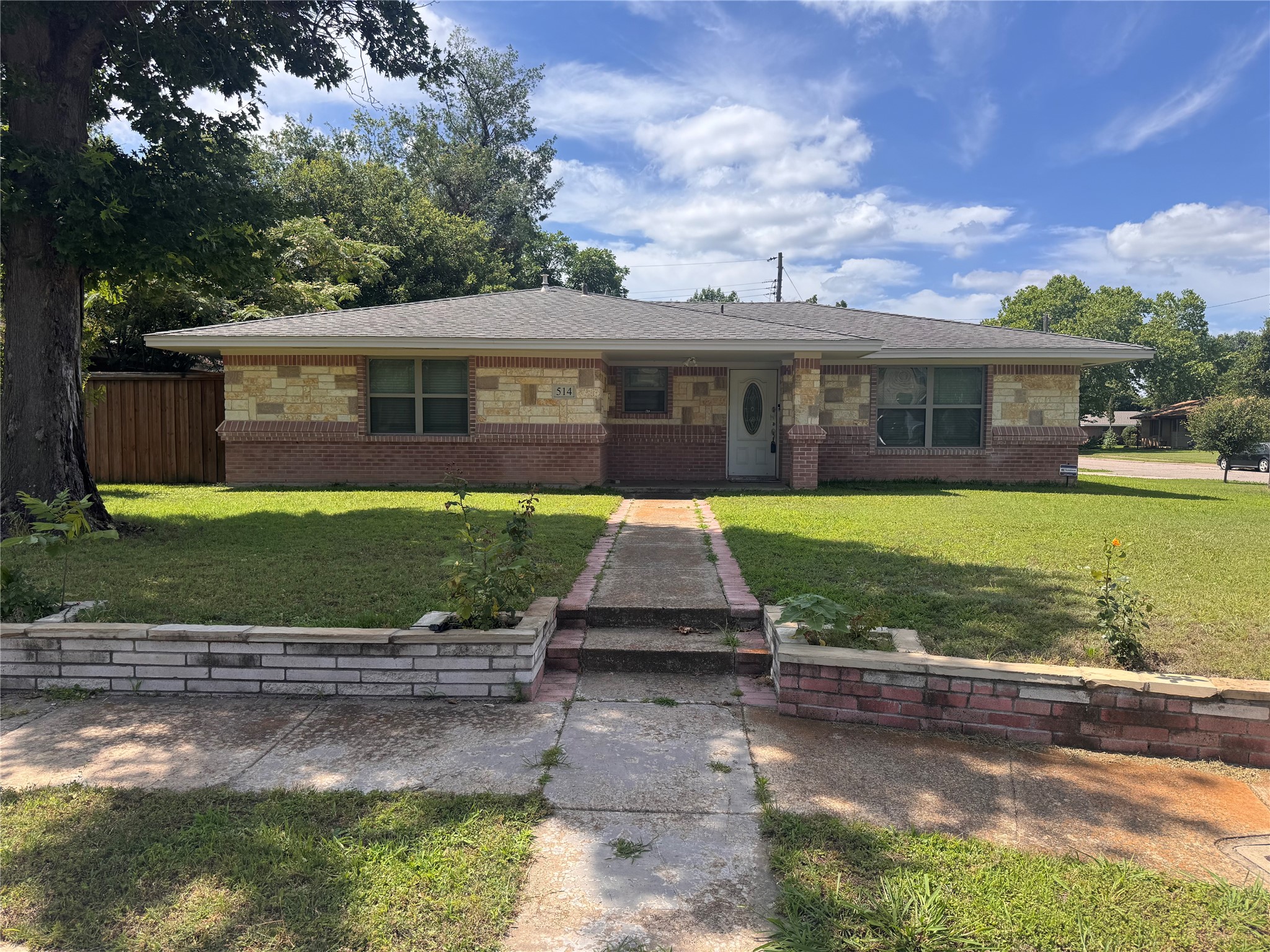 514 Lynn Drive E Irving TX 75062