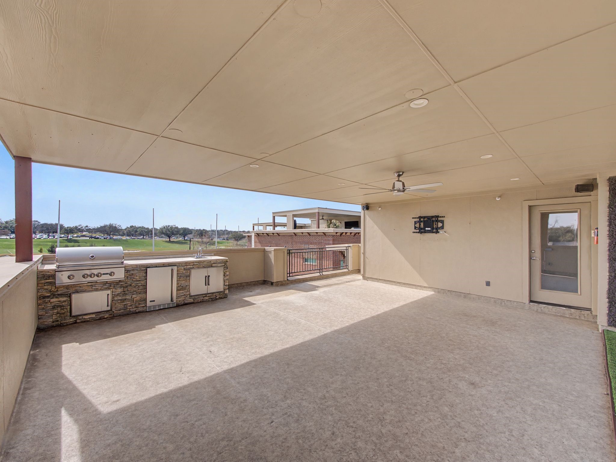 101 Decker Court Irving TX 75062