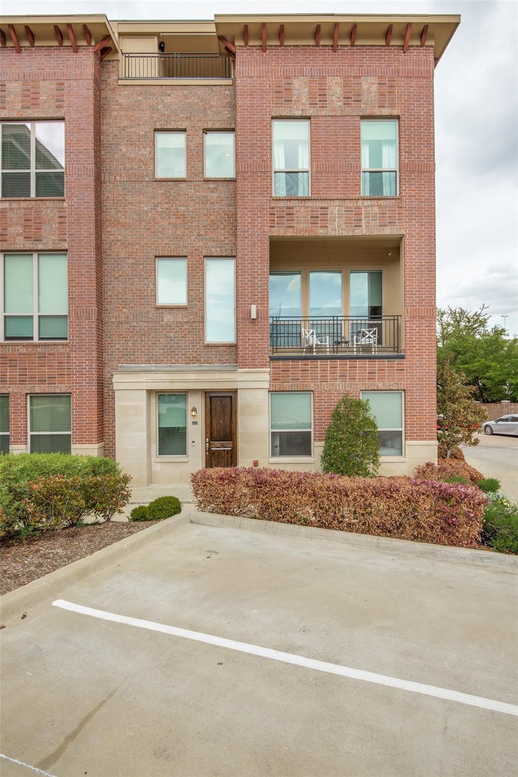 101 Decker Court Irving TX 75062